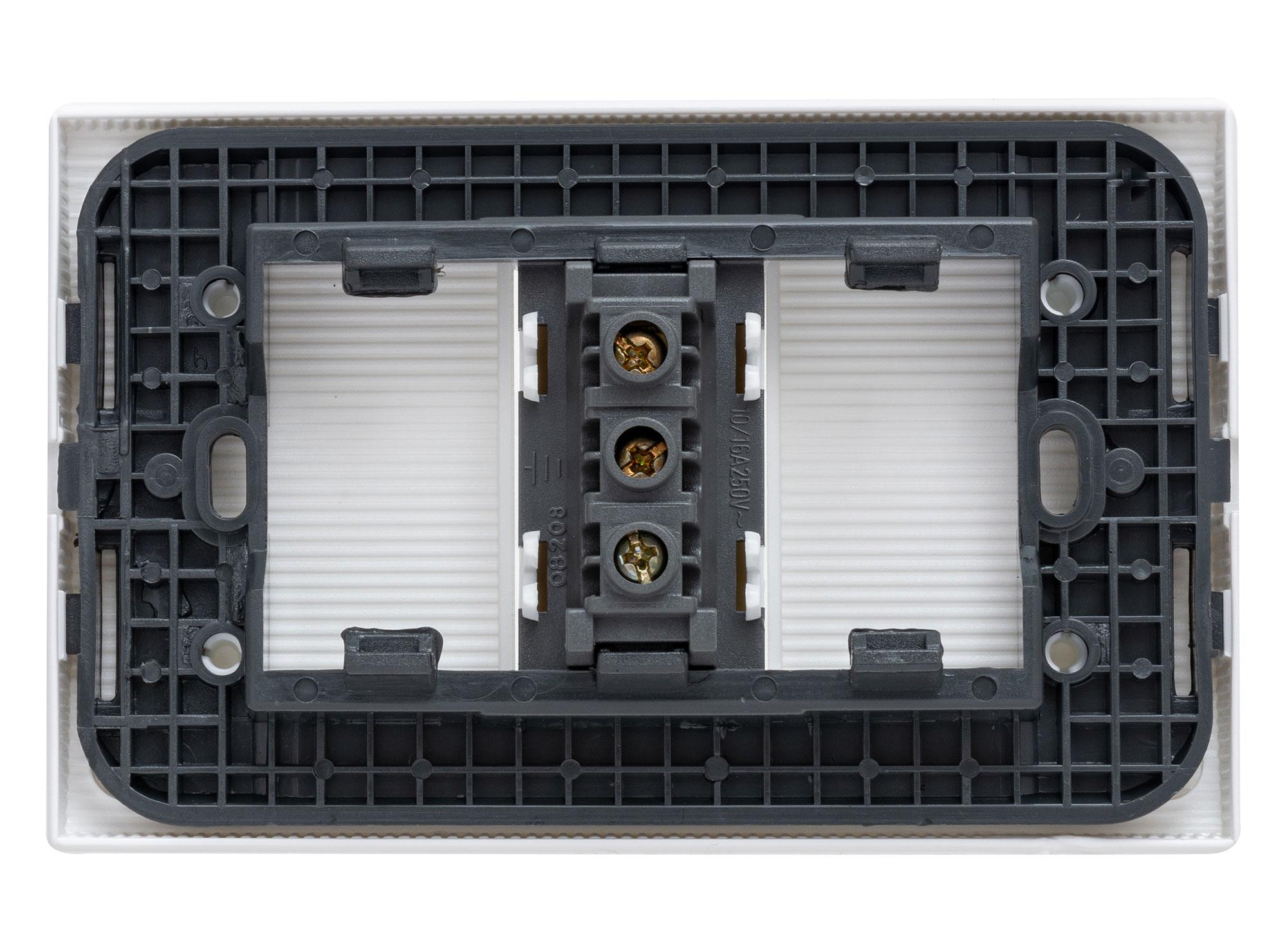 Placa armada tomacorriente 10/16A Classic blanco Schneider-2