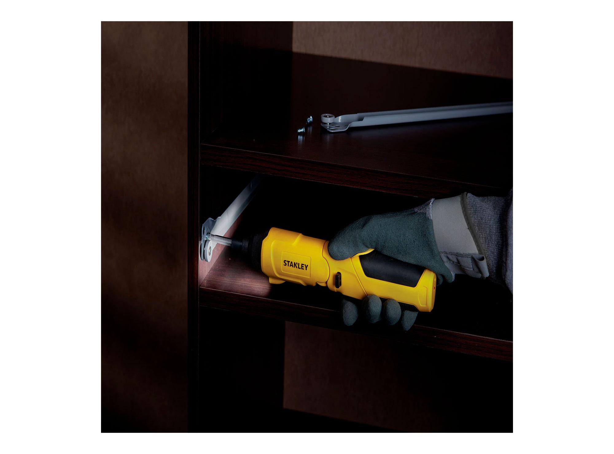 Atornillador inalámbrico 4V SCS4K-B2C + 30 accesorios Stanley-3