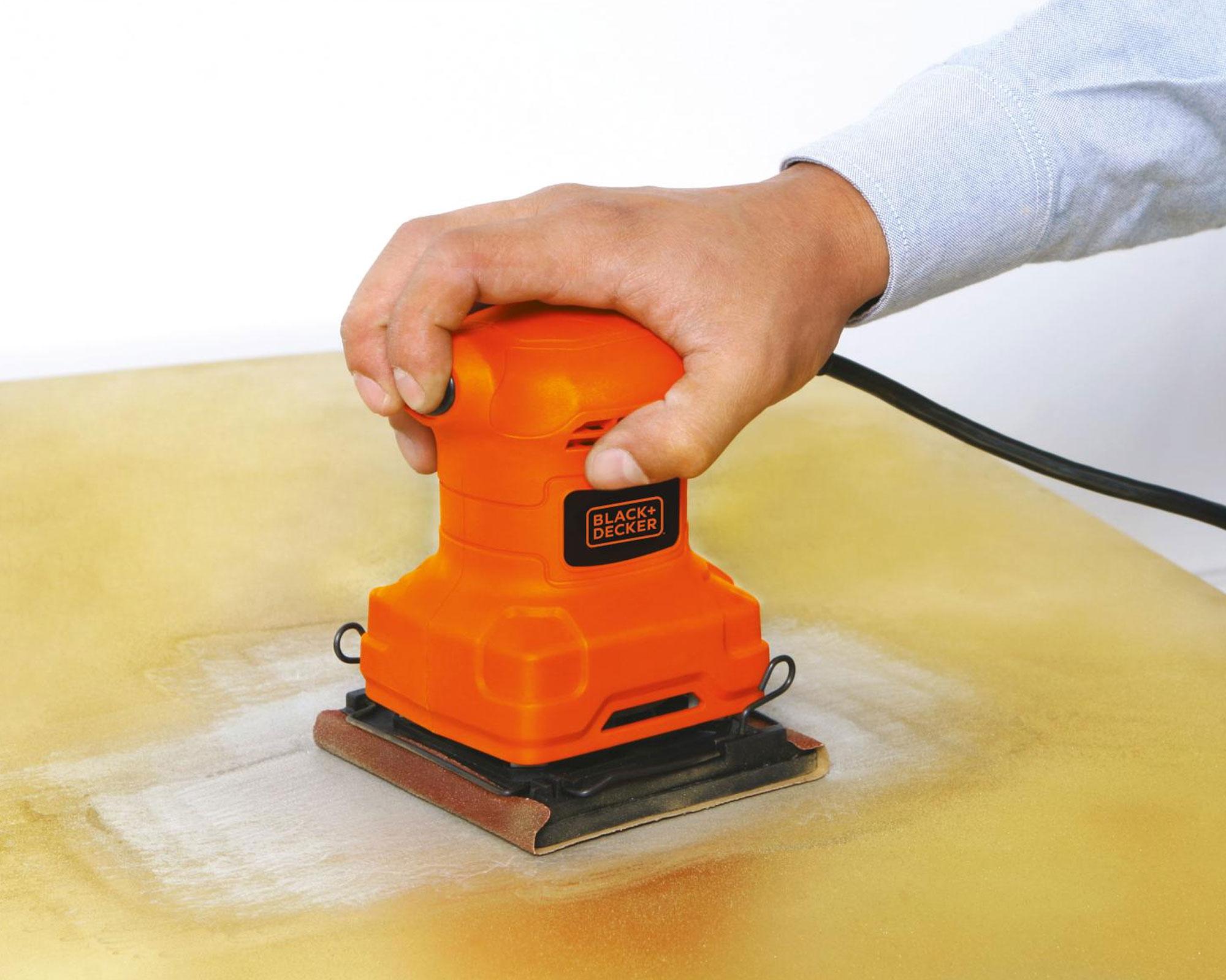 Sierra circular 1400W + lijadora orbital 200W + taladro percutor 550W Black+Decker-11