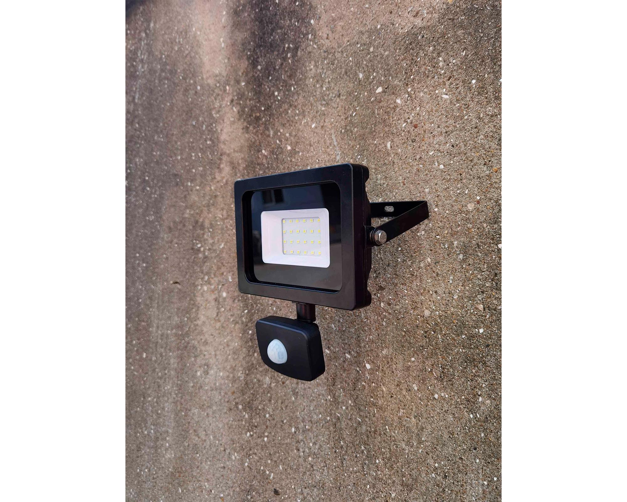 Reflector LED con sensor luz fría Abitare-3