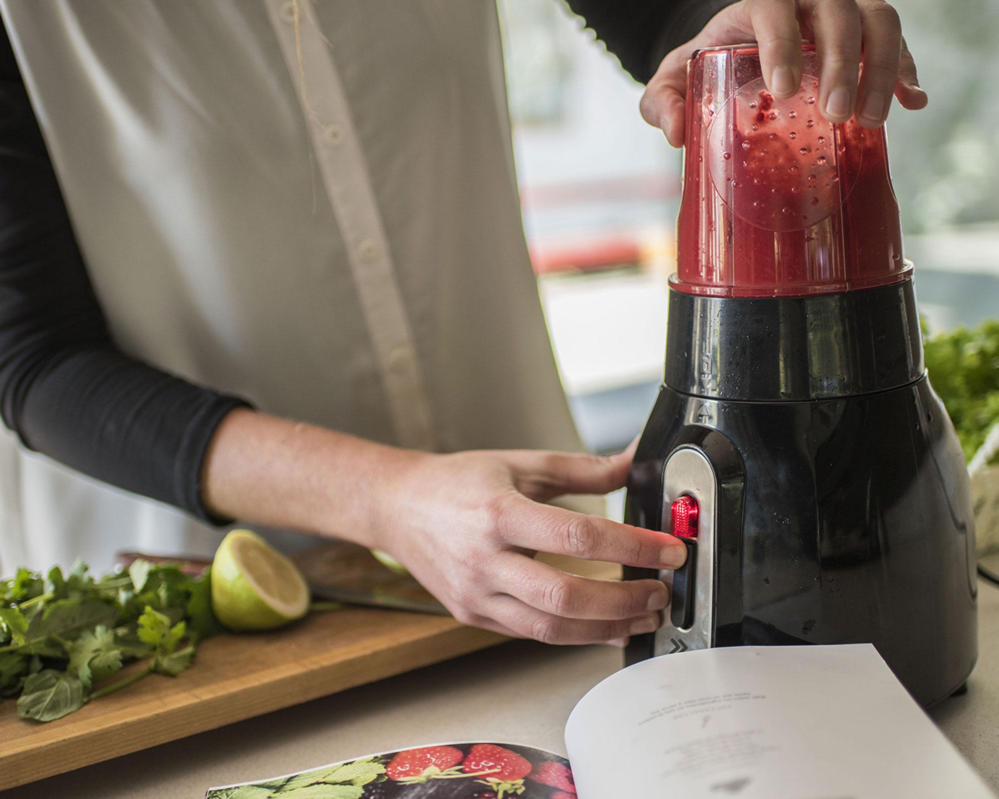 Licuadora personal 600 ml Nutri Blender negro EasyWays.-4