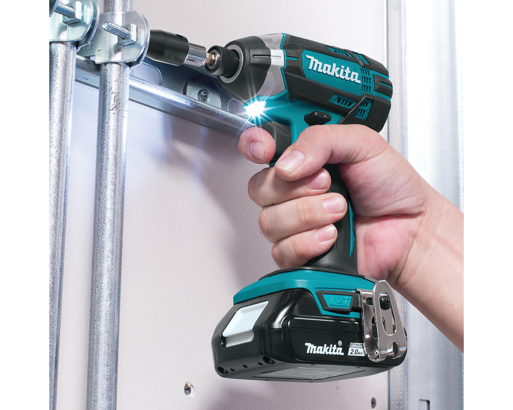 Atornillador de impacto 18V DTD152Z Makita-1
