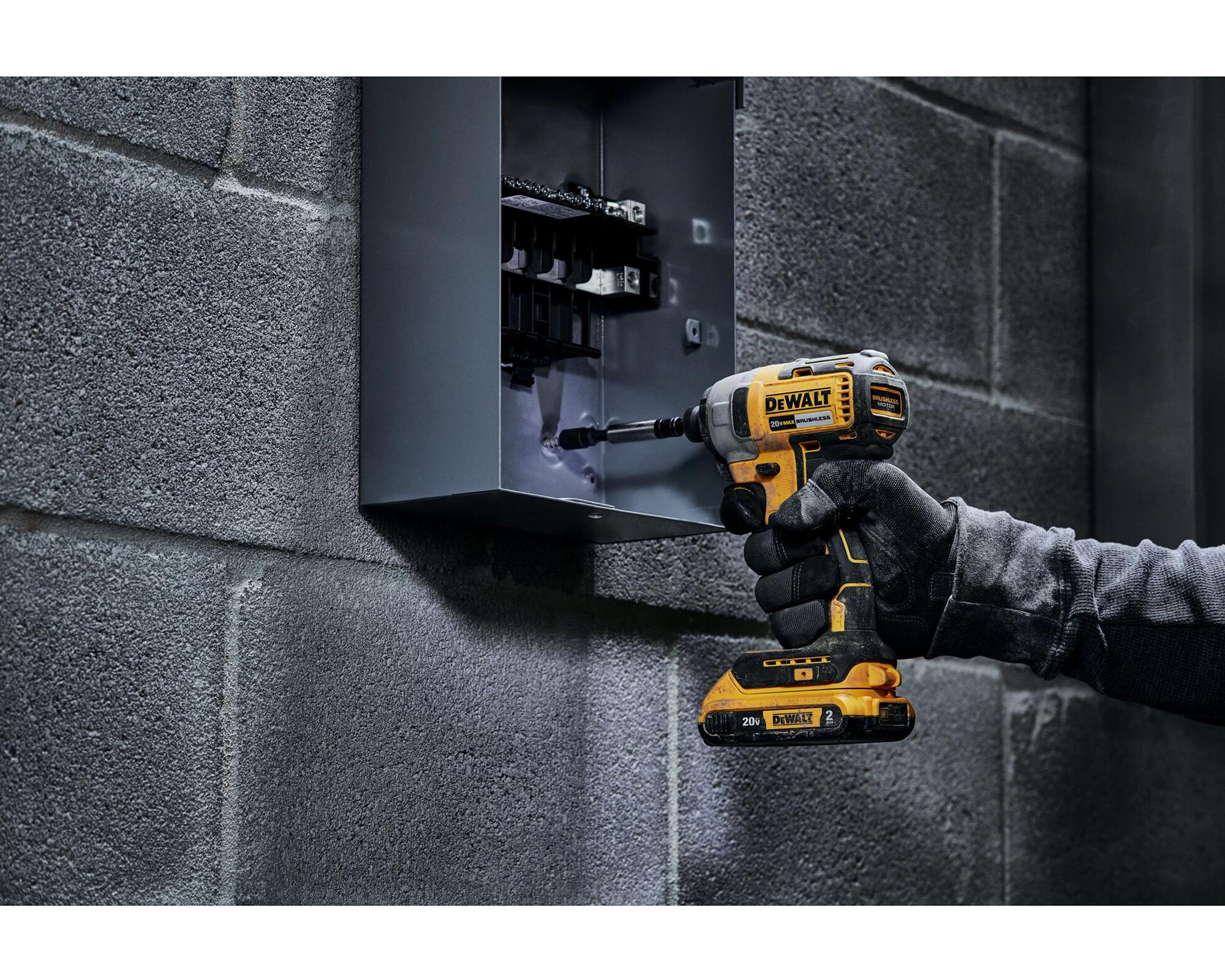 Kit atornillador impacto 20V 6.35 mm DCF7871-BS + 1 batería 4 Ah-3