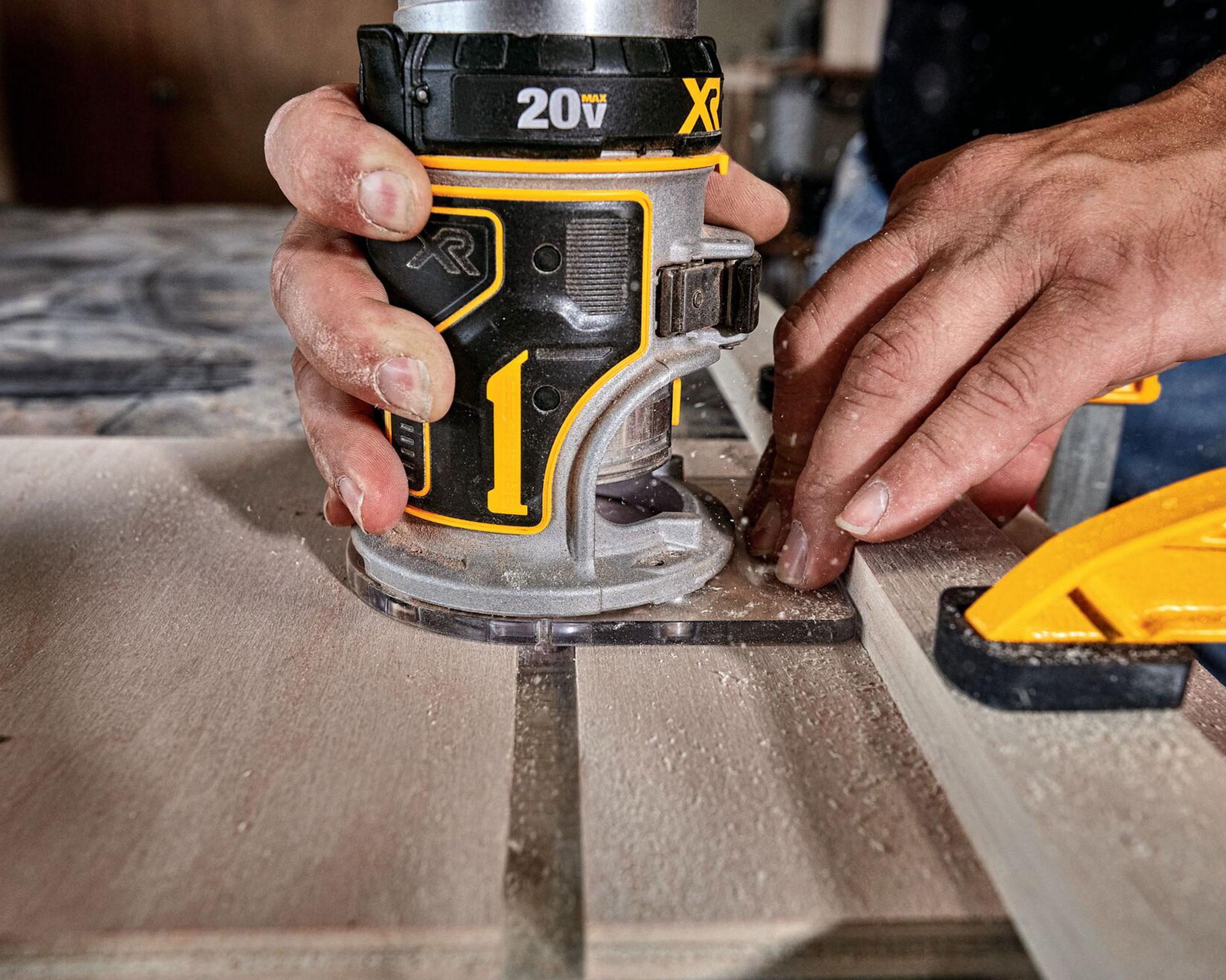 Fresadora compacta DCW600B 20V-3