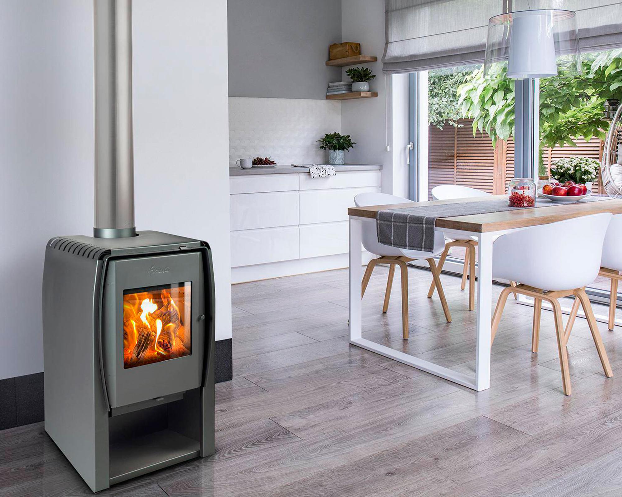 Estufa a leña Nordic 360 9 kW + kit Plus 6"-4