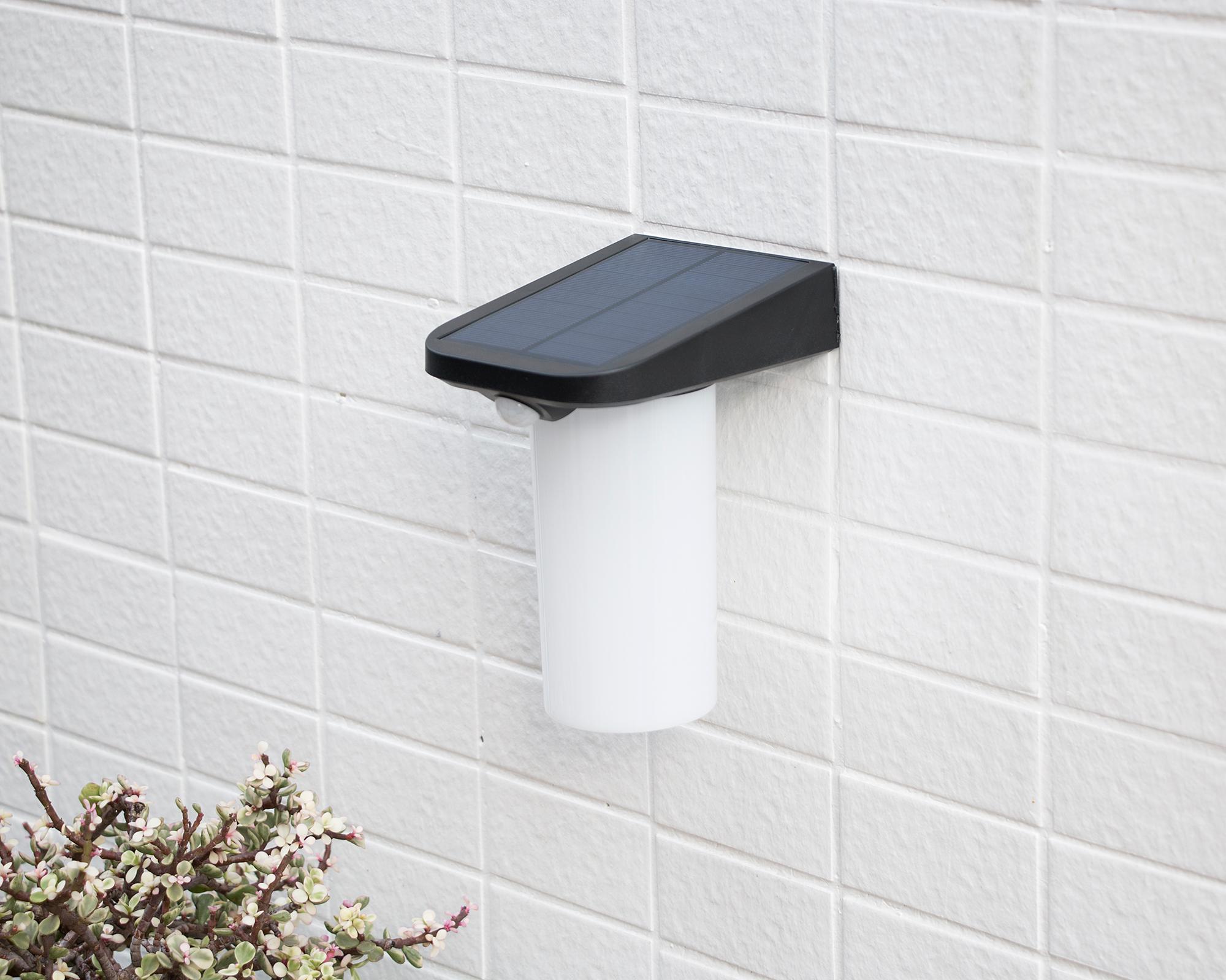 Aplique solar 100 lúmenes contra agua vertical-4