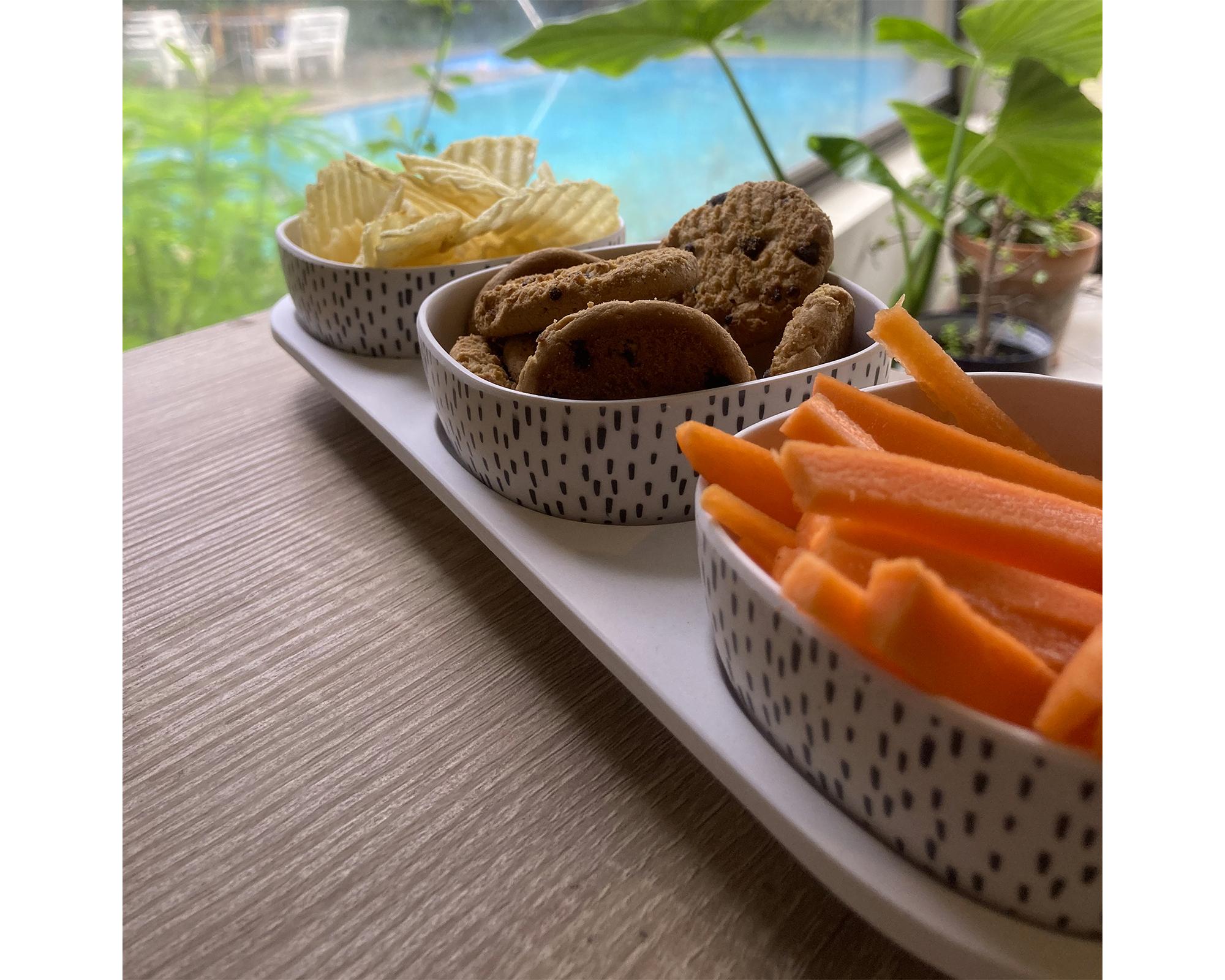 Set bandeja 3 divisiones + 3 bowls Puntos blanco/negro-2