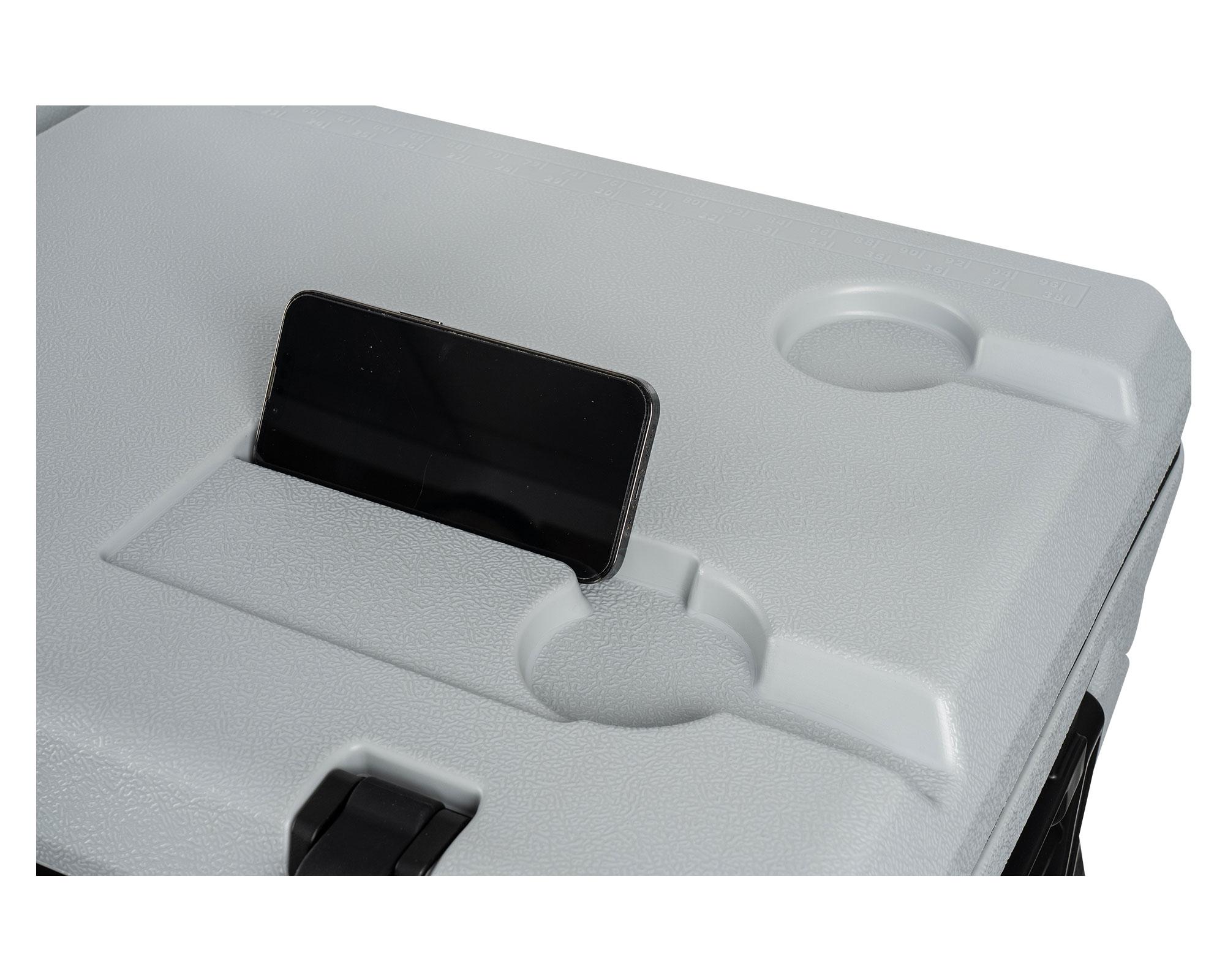 Nevera rígida con ruedas 70 lt-3