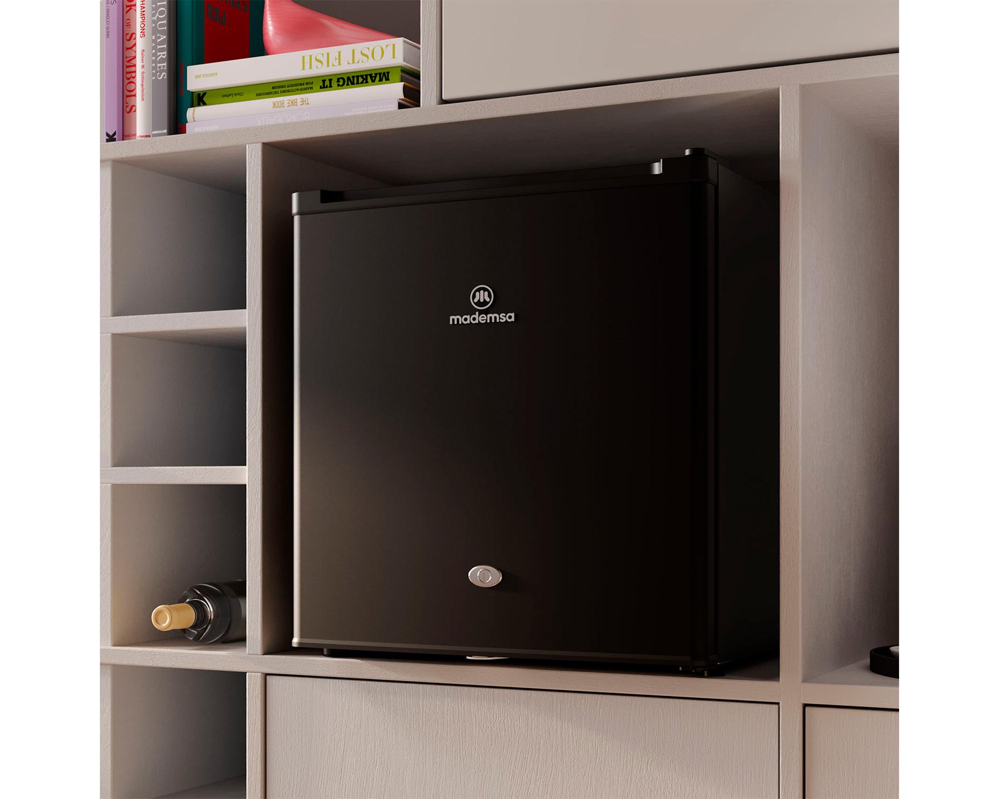 Frigobar MMB 50 BLK negro 47 lt-3