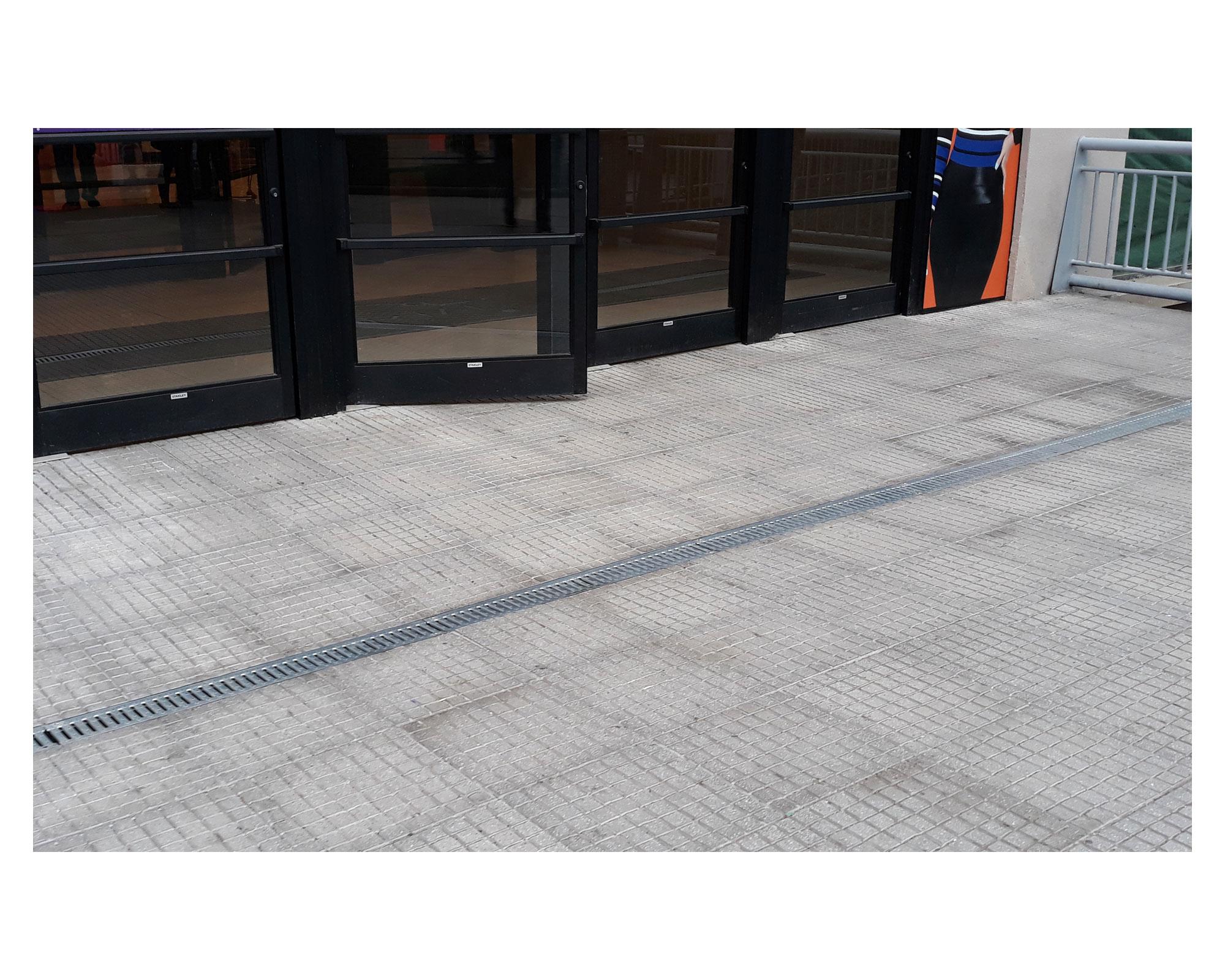 Canaleta PVC + rejilla galvanizada tráfico peatonal A15-2