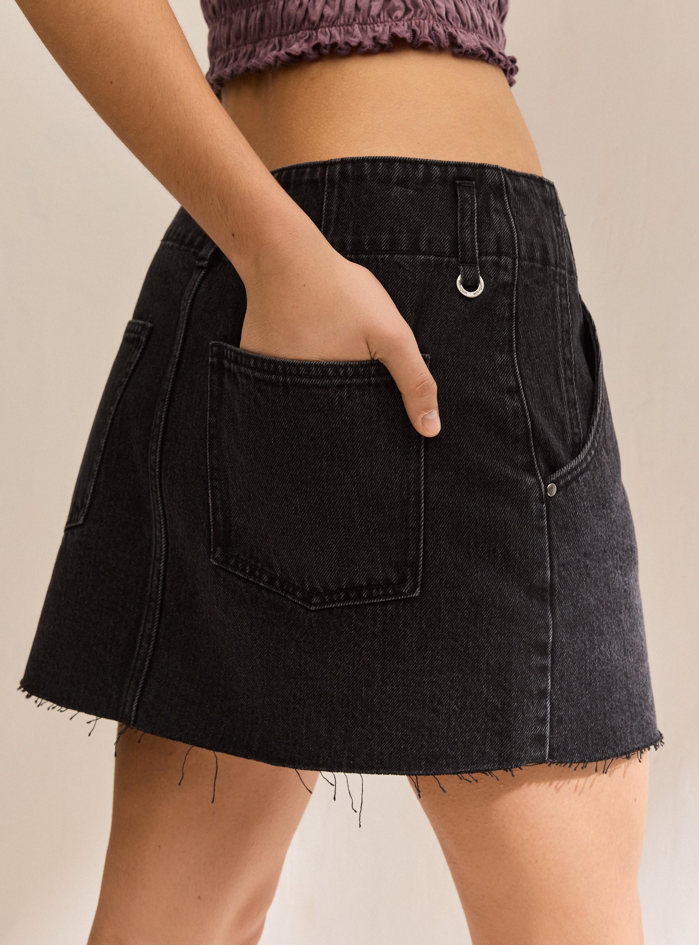 Falda con Doble Broche y Pinzas-3