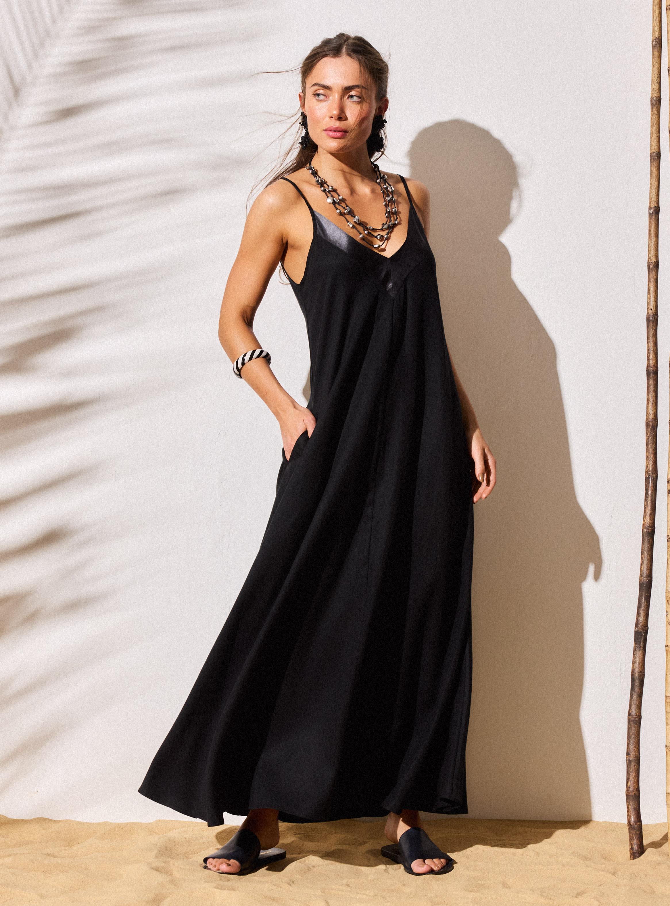 Vestido con Bolsillos y Aplicación en Escote-4