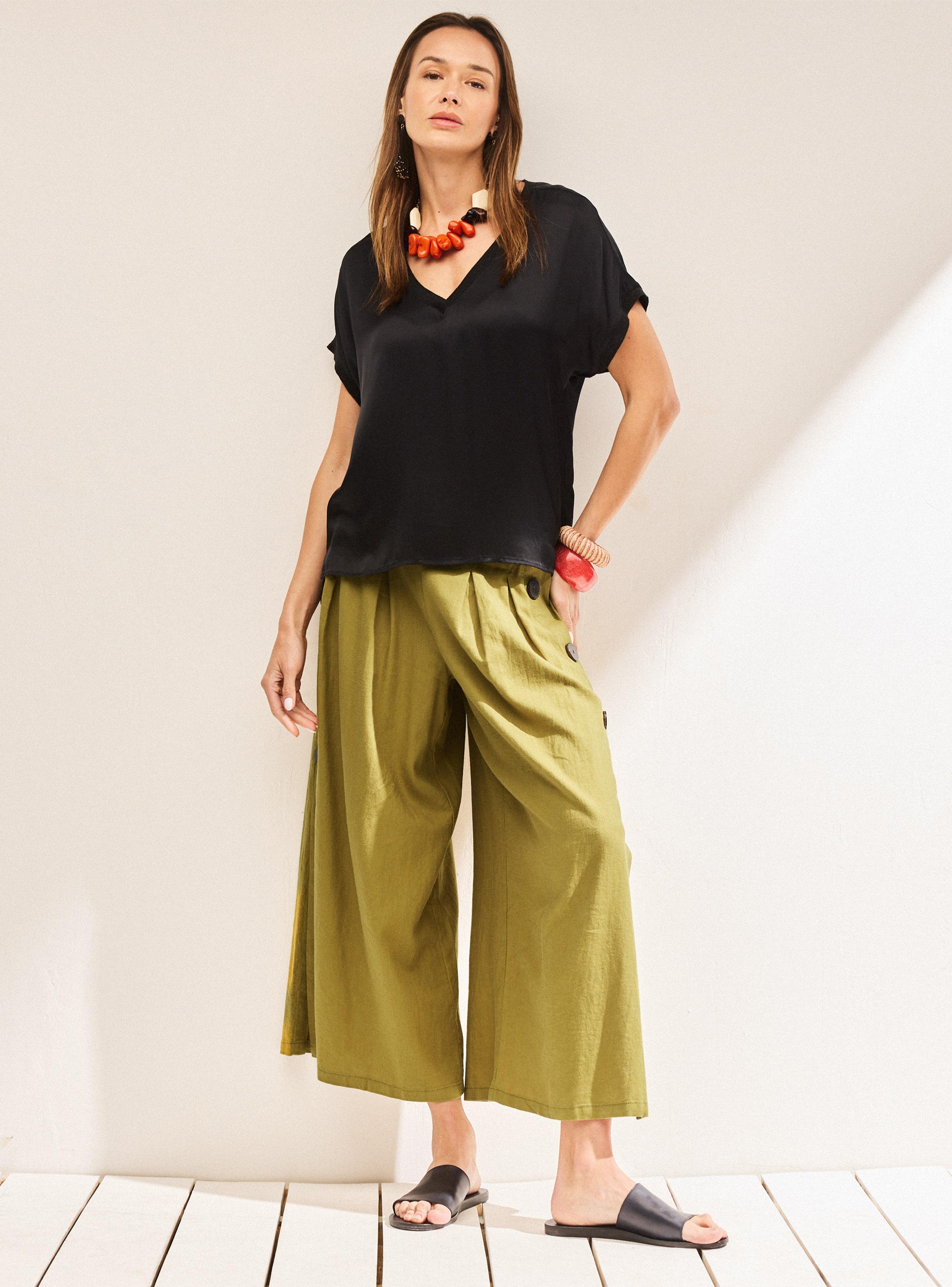 Blusa Satín Detalle en Escote-4