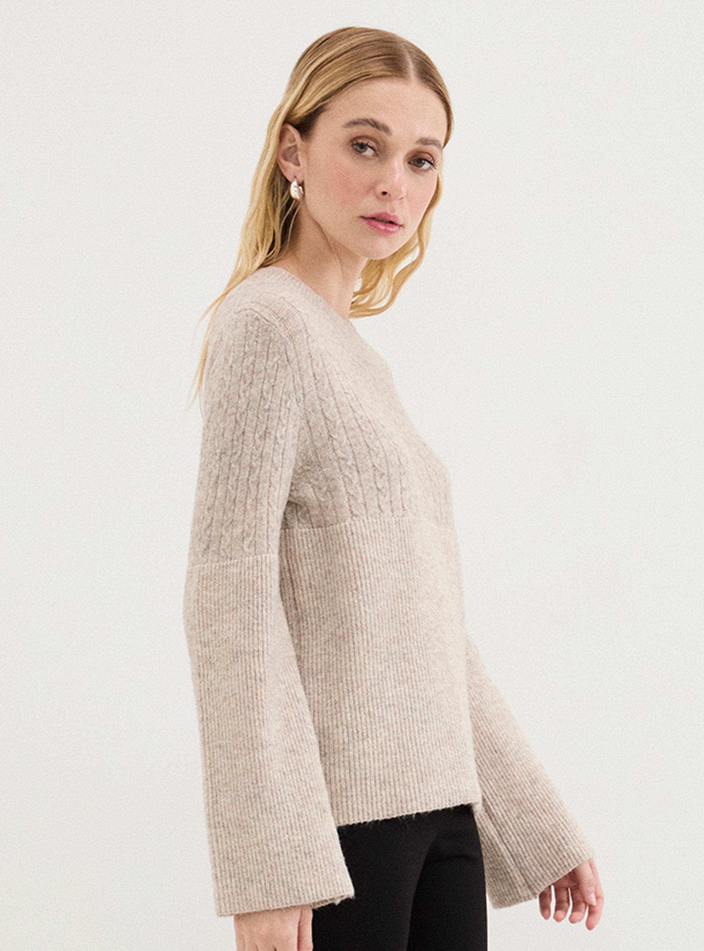 Sweater con Escote Levemente Subido y Diseño en la Mitad Superior-2