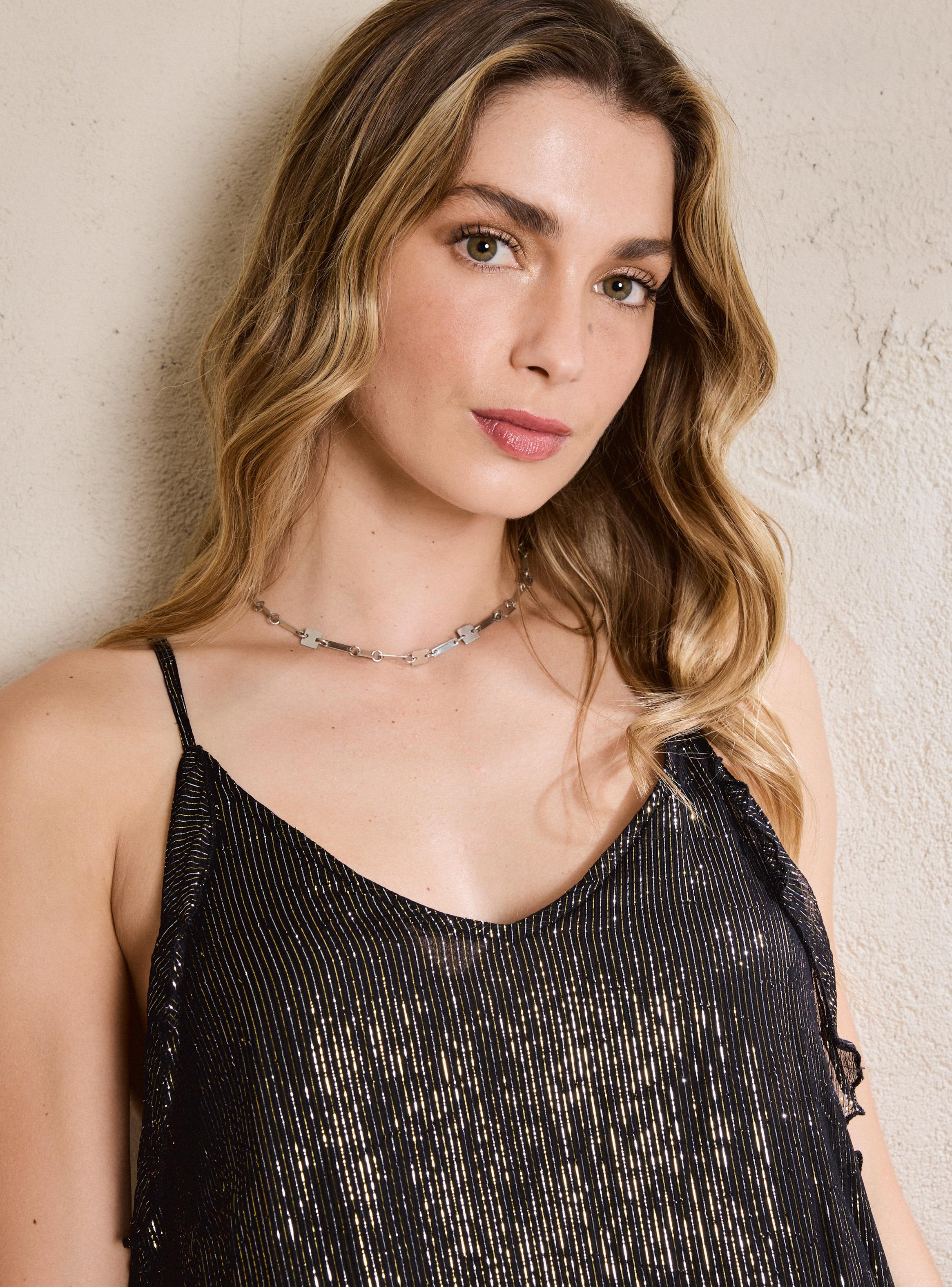 Vestido con Tela Lurex y Vuelos-2