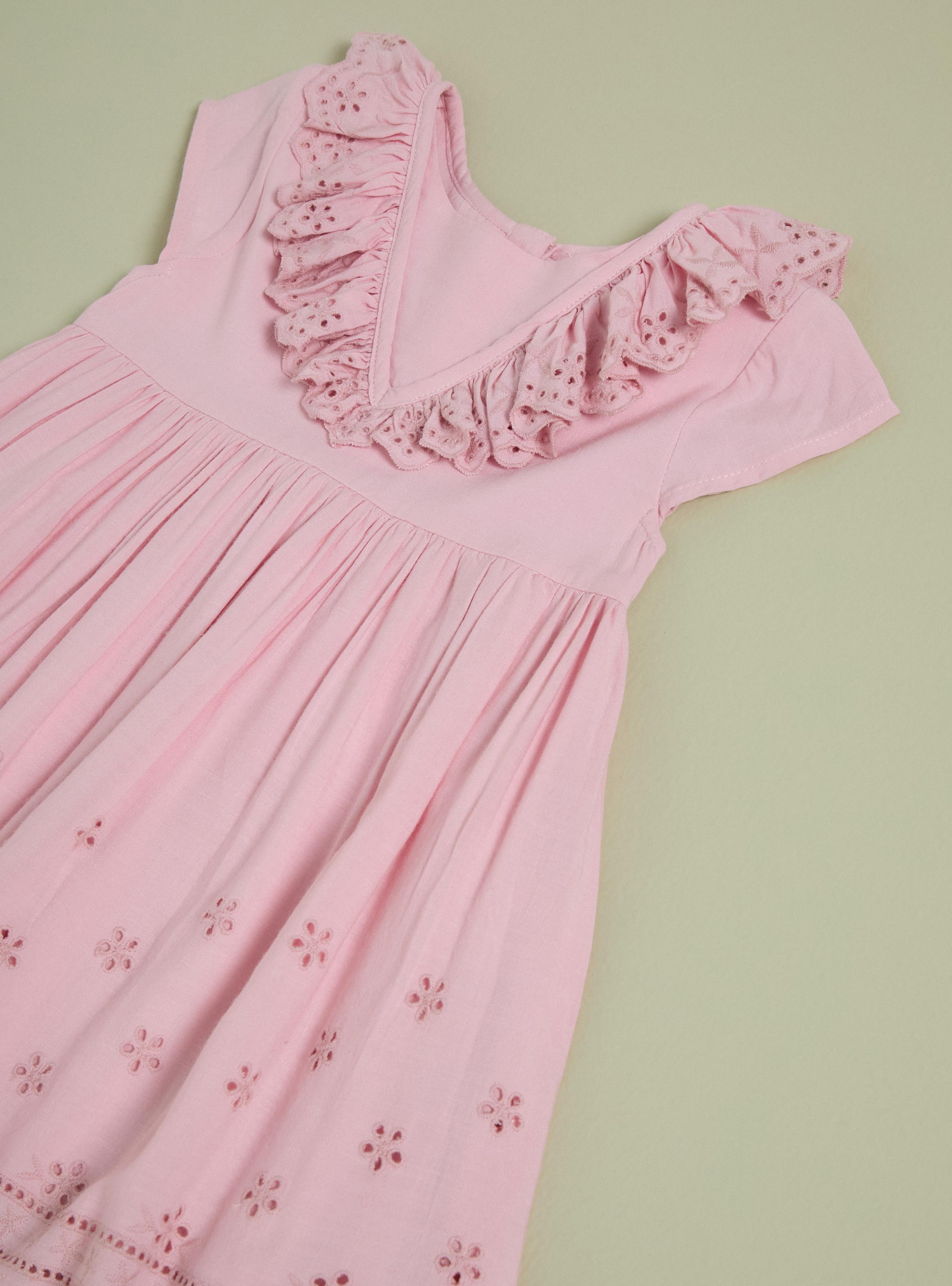 Vestido con Vuelos Top y Bordados en Ruedo-2