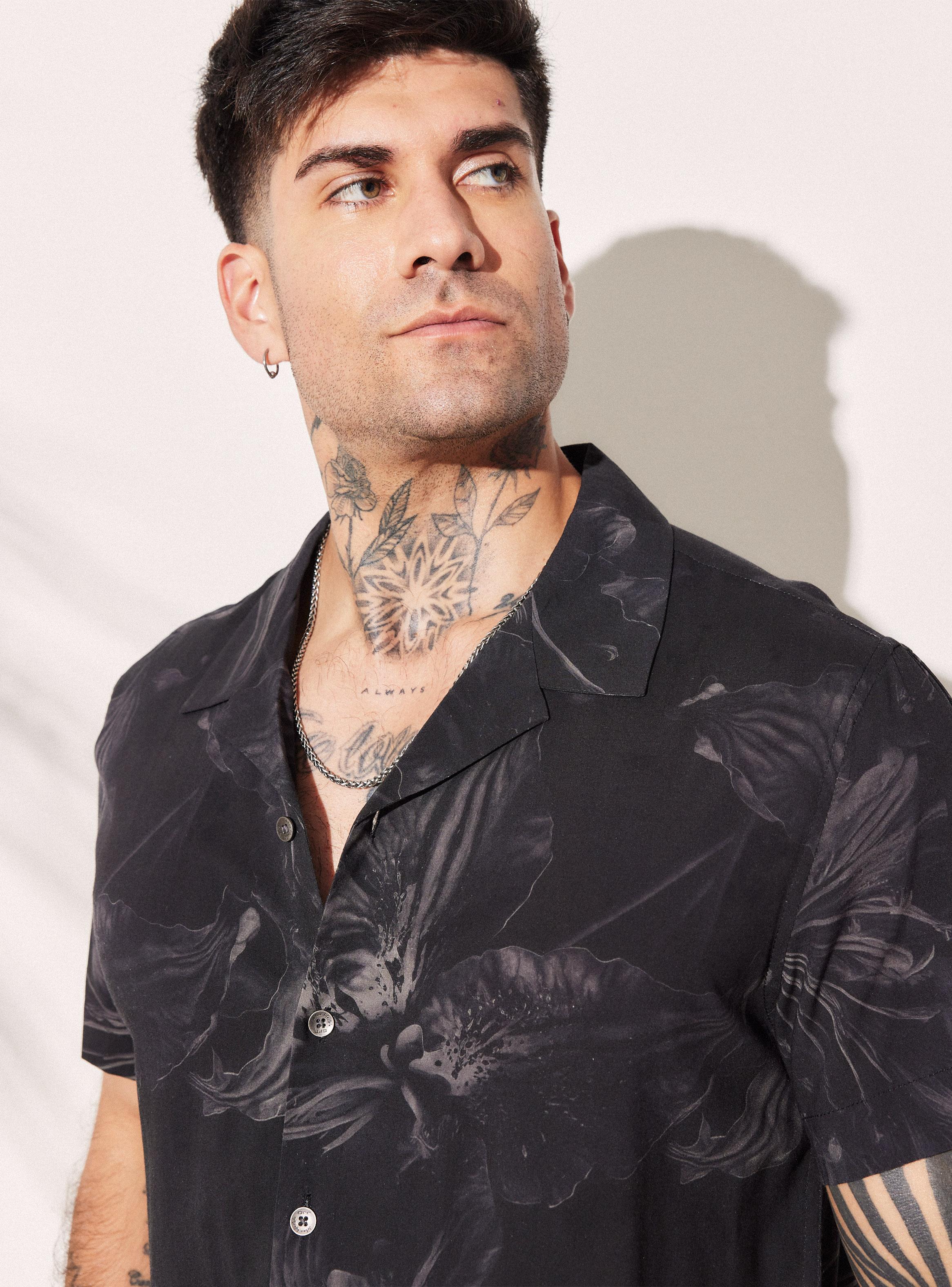 Camisa Cuello Resort Print Flores Oscuras-2