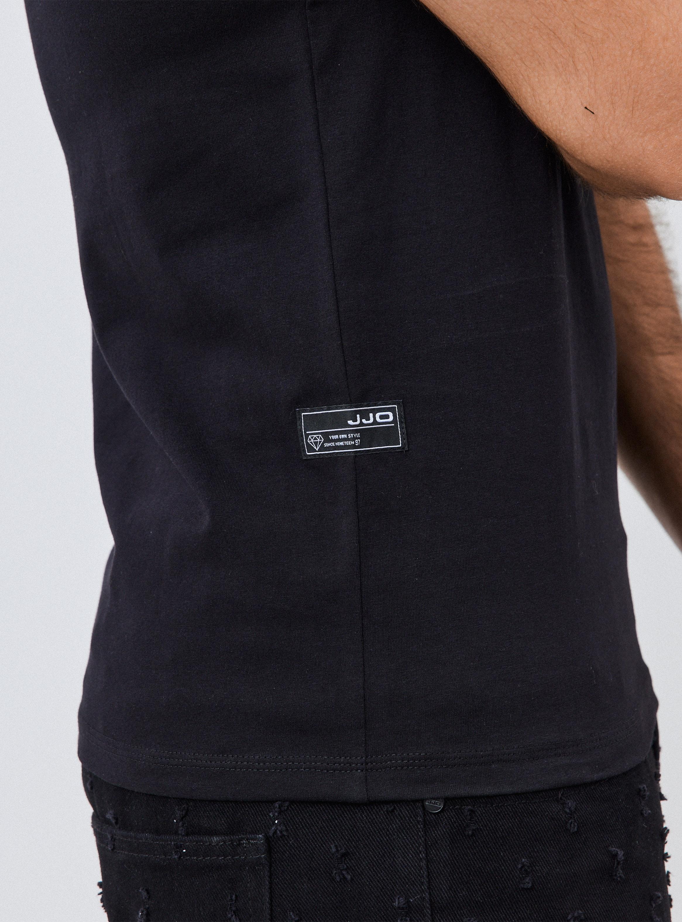 Polera Ajustada Cuello V Manga Corta-3