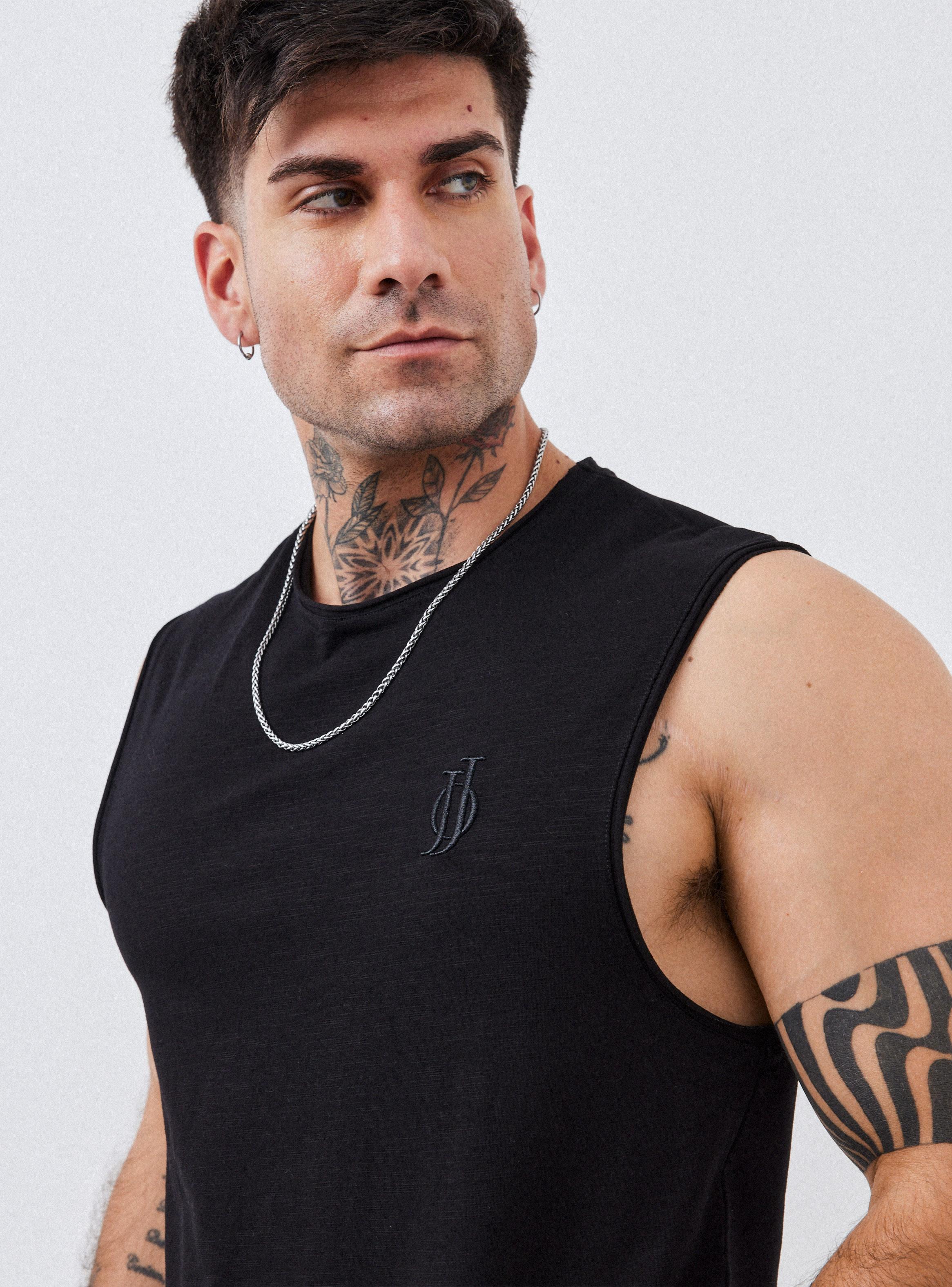 Polera Musculosa Bordado en Pecho sin Manga-2