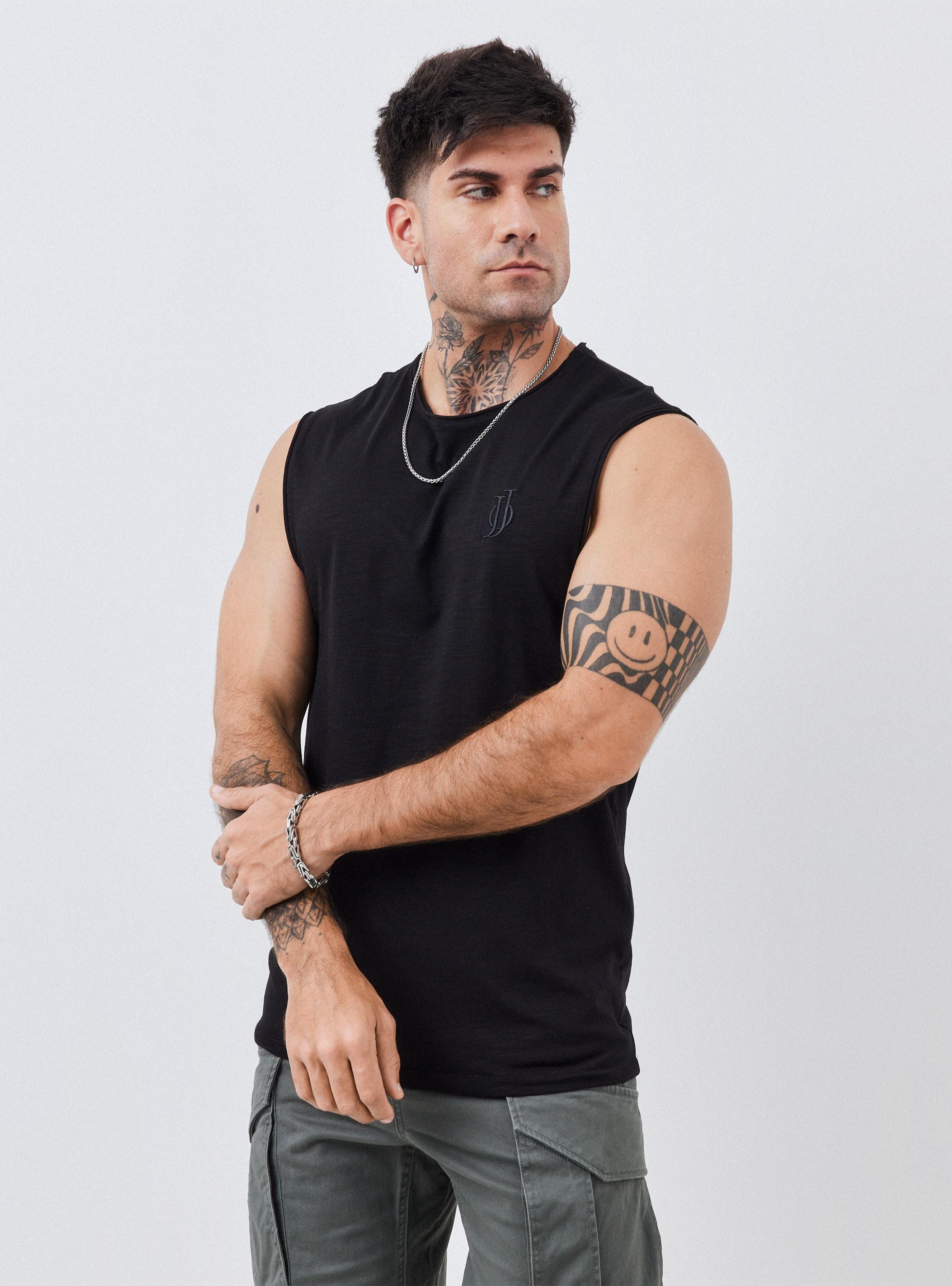 Polera Musculosa Bordado en Pecho sin Manga-0