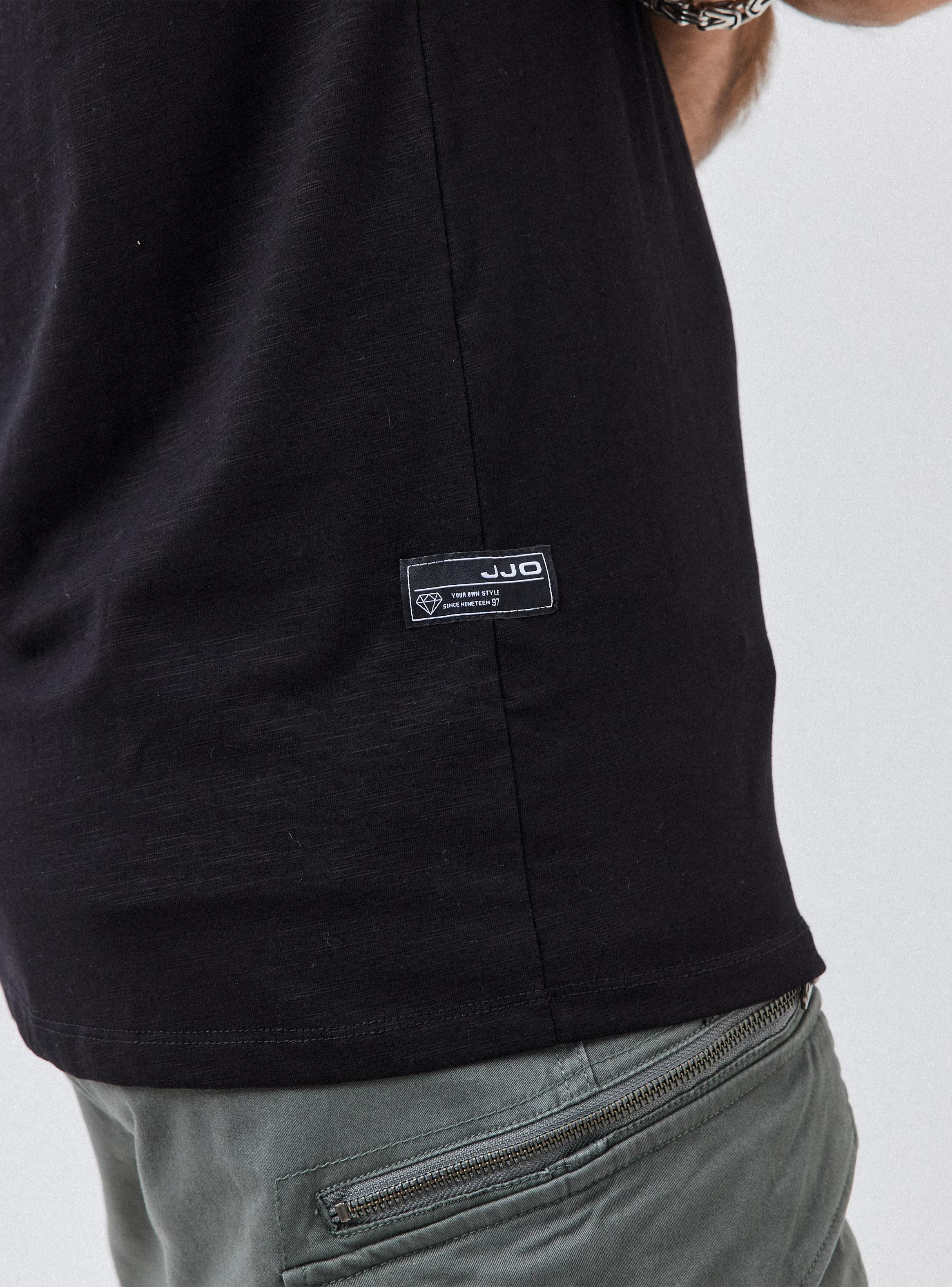 Polera Musculosa Bordado en Pecho sin Manga-3