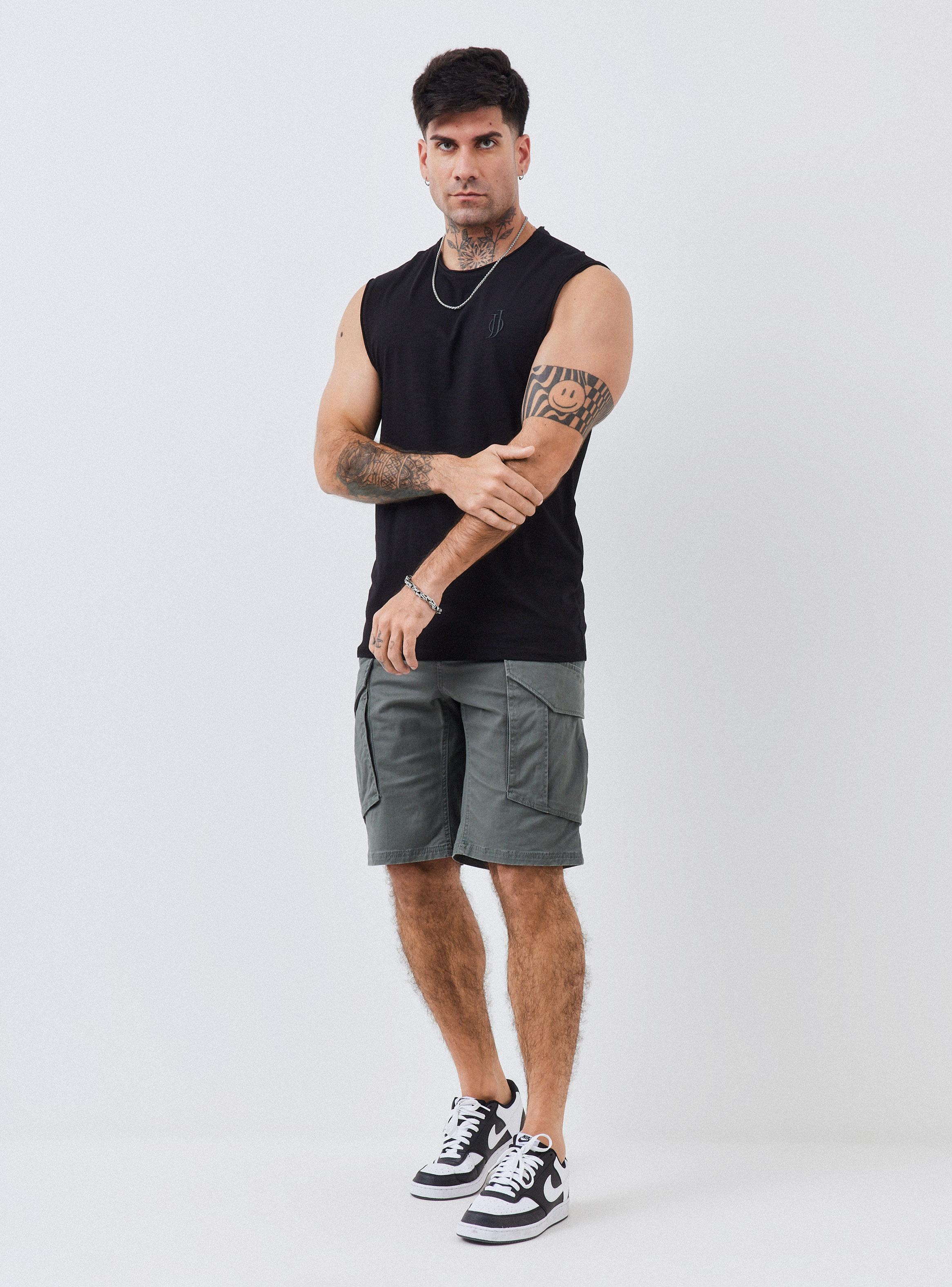Polera Musculosa Bordado en Pecho sin Manga-4