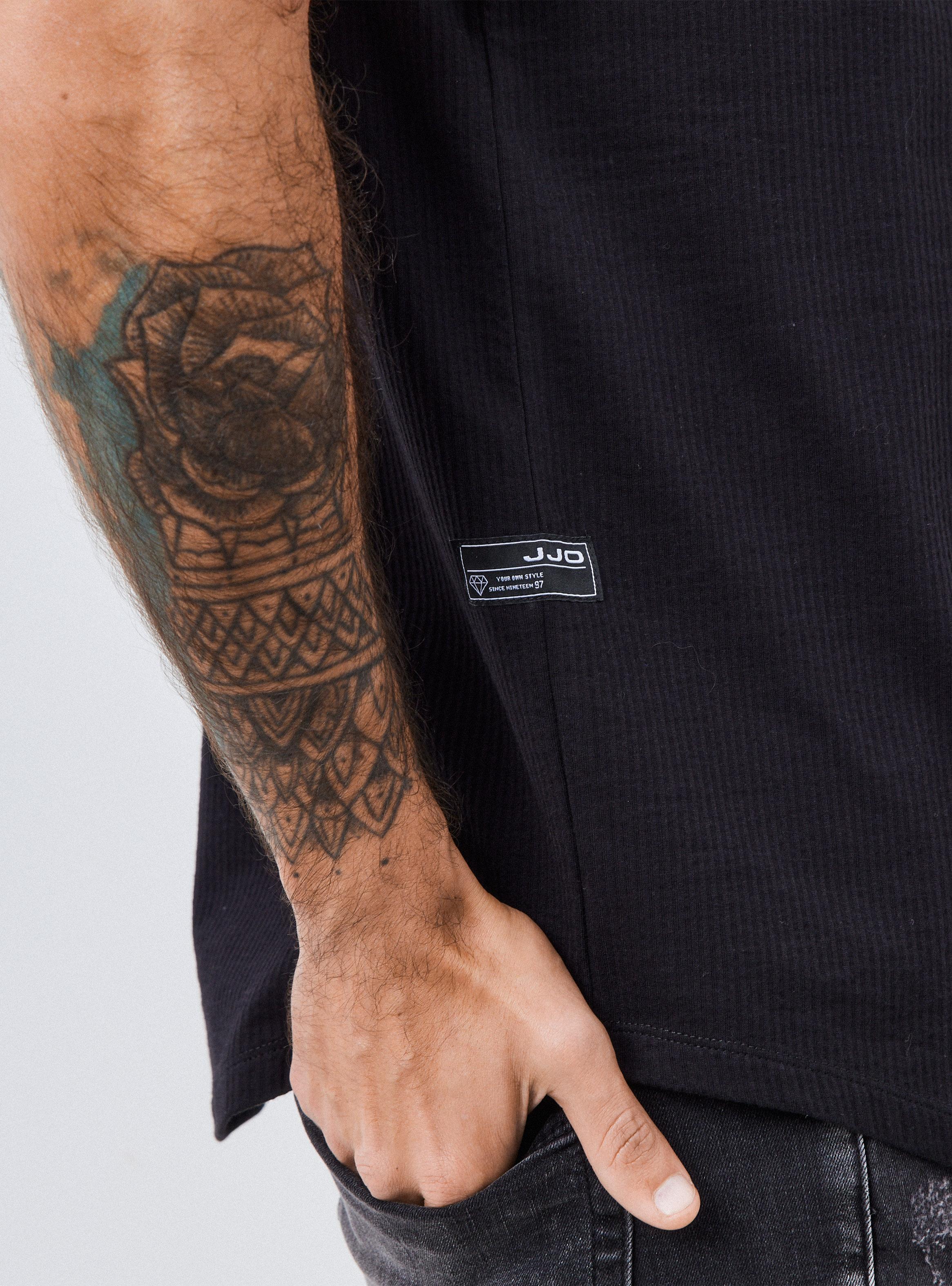 Polera Long Fit con Parche en Pecho Manga Corta-3