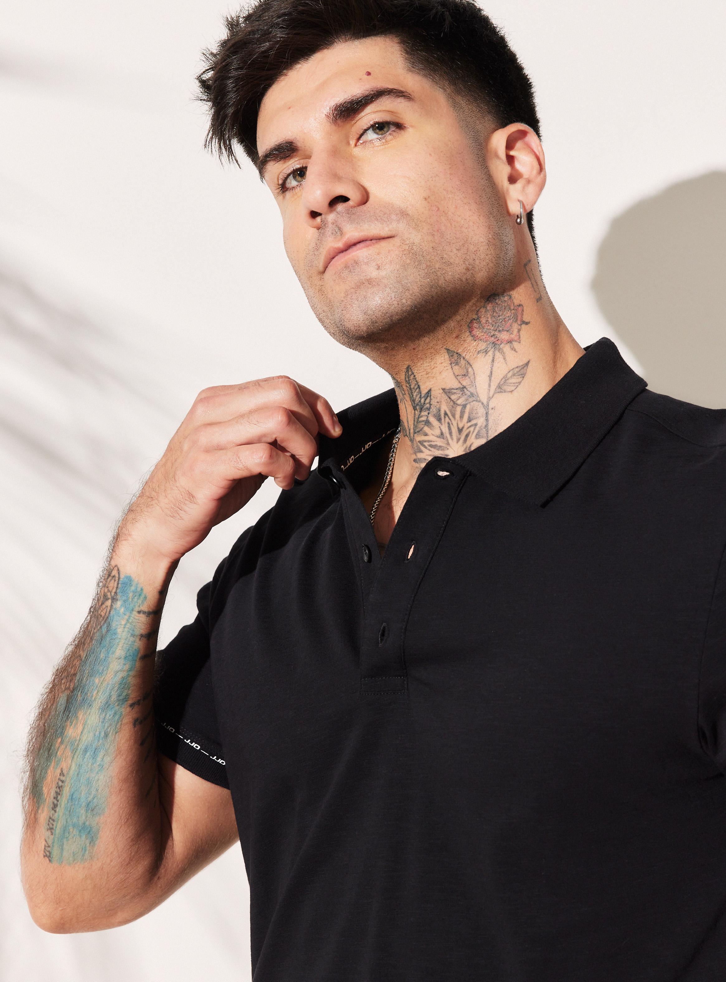 Polera Cuello Polo Estampado Silicona Espalda Manga Corta-2