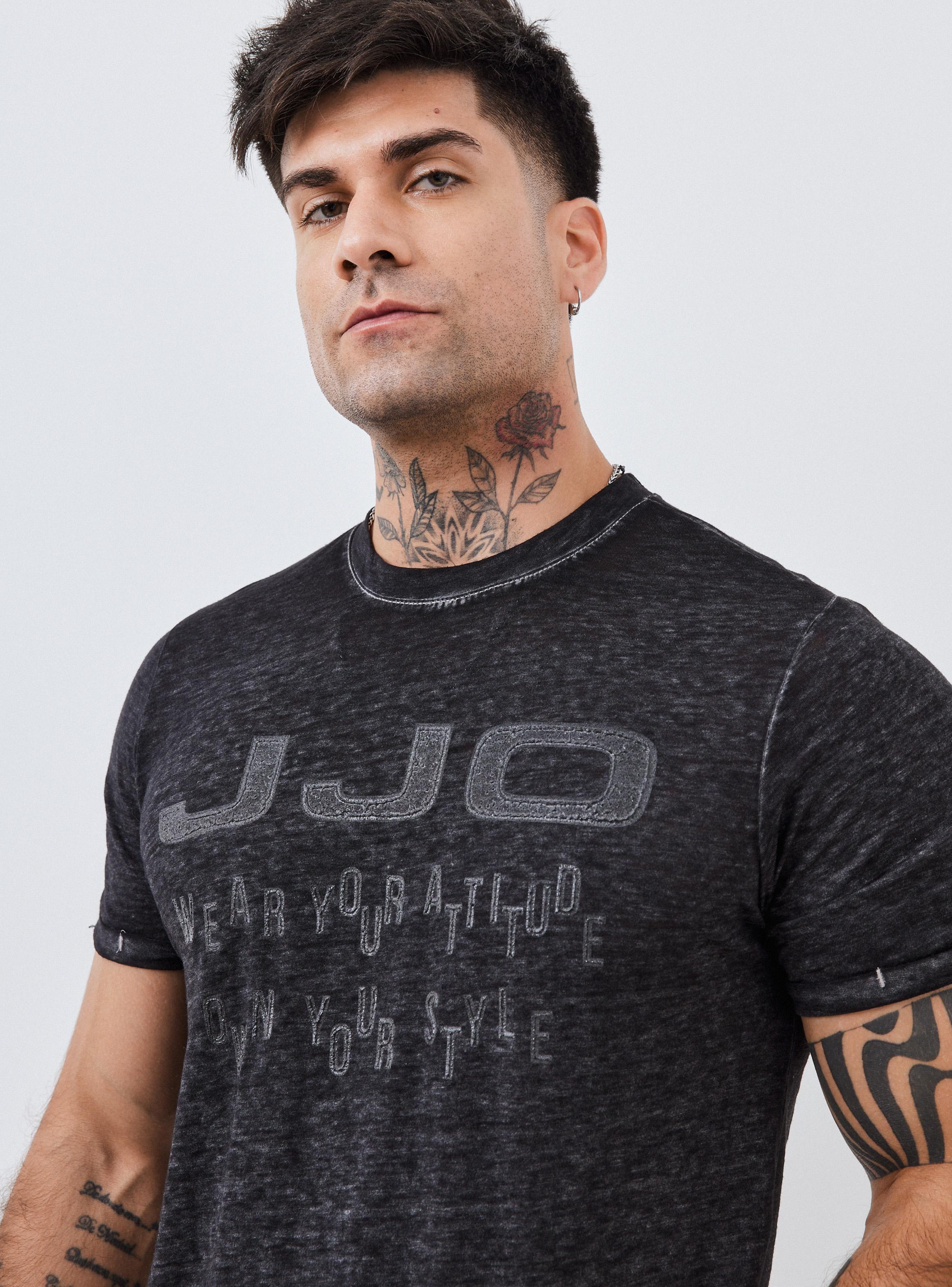 Polera Tela Liviana Estampado Logo Frontal Manga Corta-3