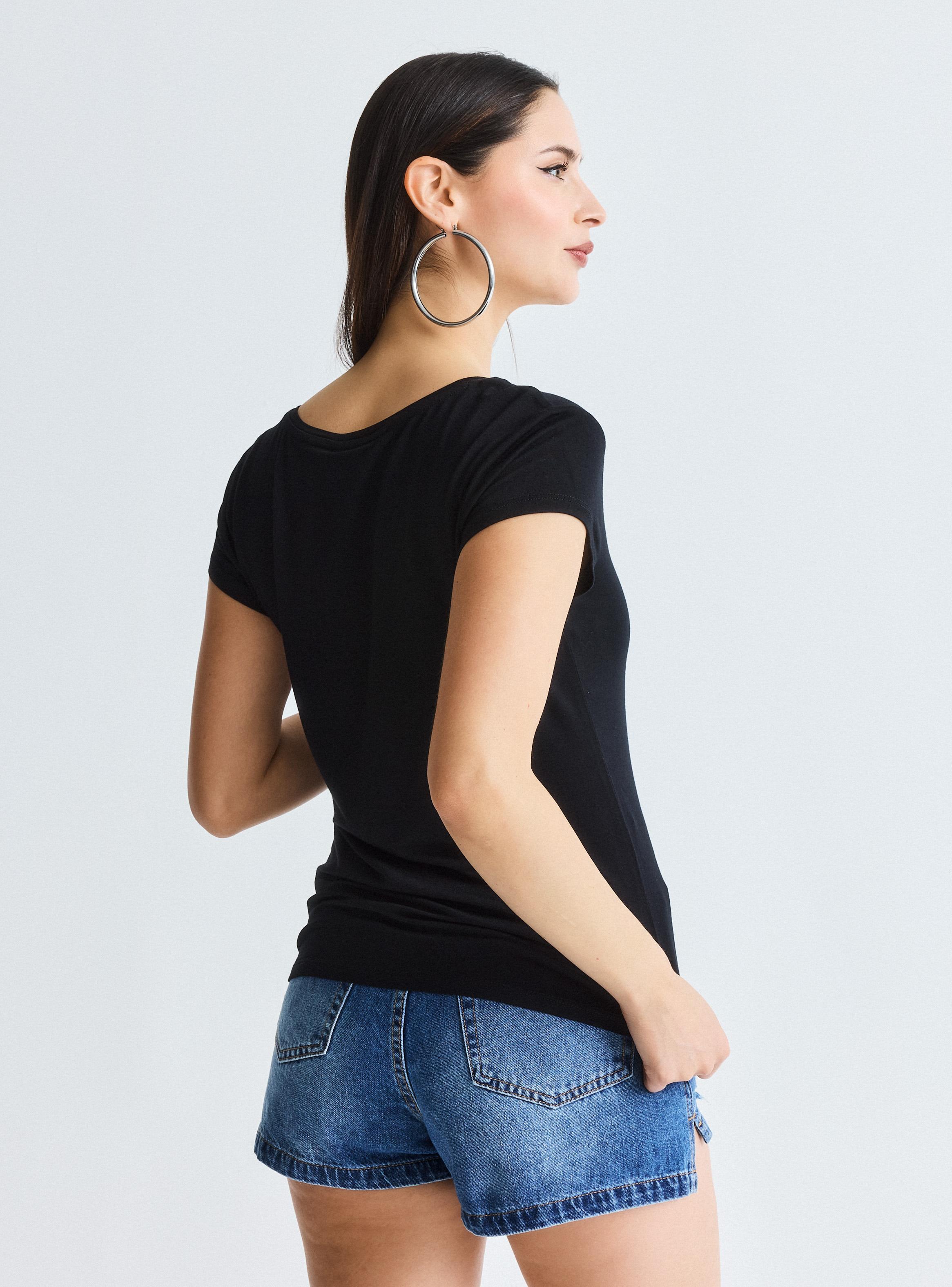 Polera Ajustada Cuello V Gráfica-1