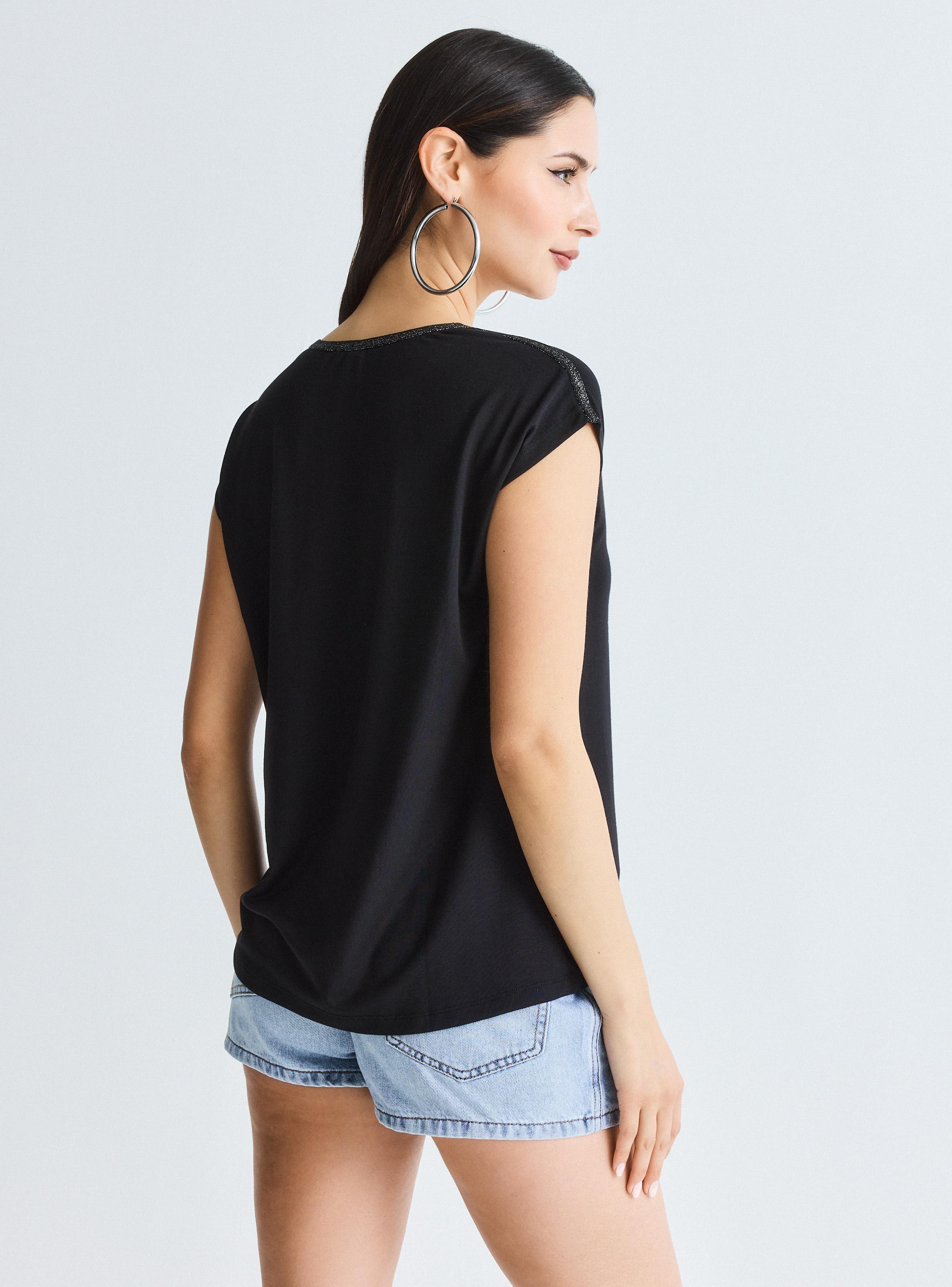 Polera Holgada Detalle Lurex Cuello y Hombro con Gráfica-1