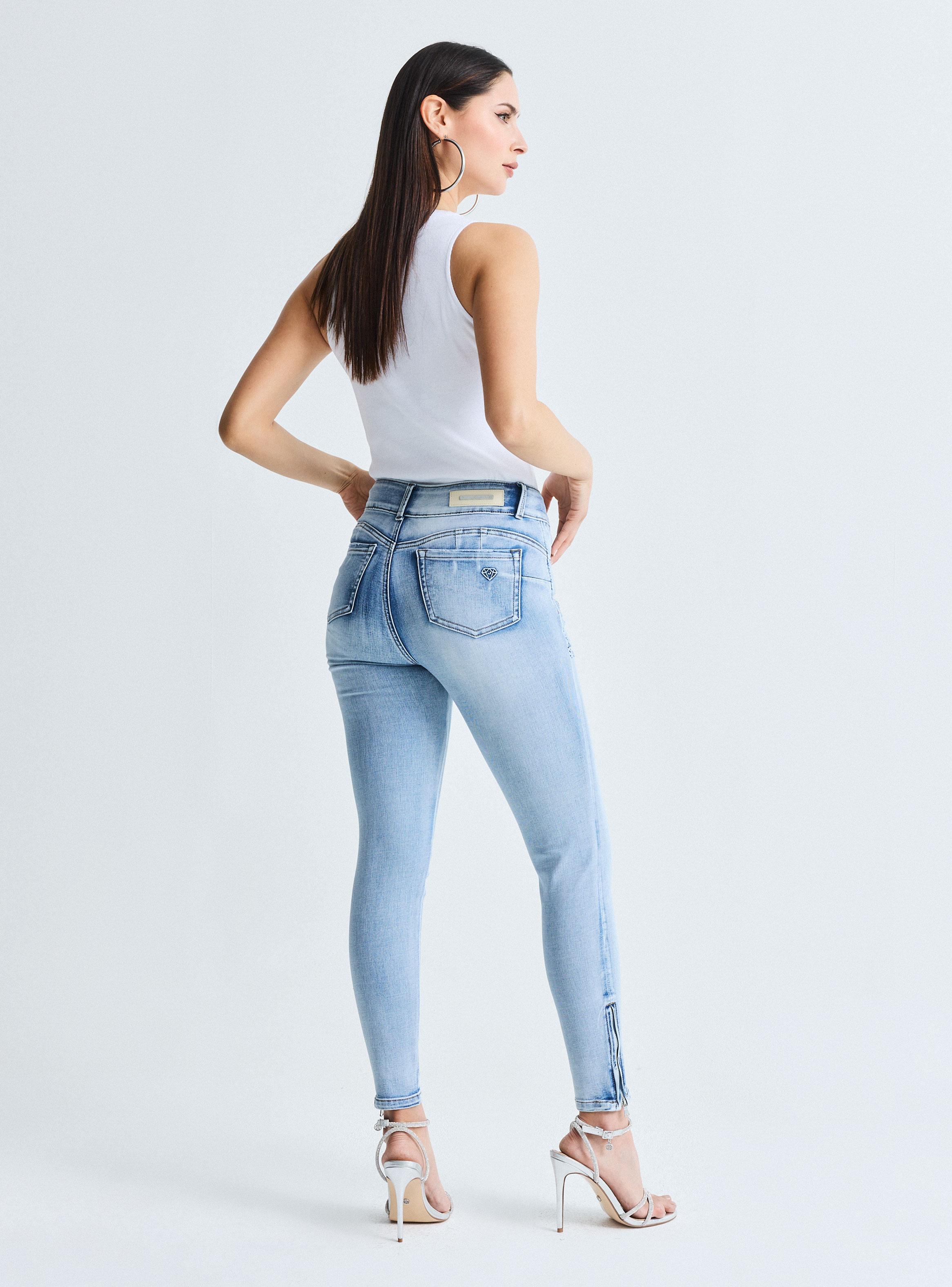 Jeans Push Up 2 Botones con Aplicaciones y Cierre en la Bota-5