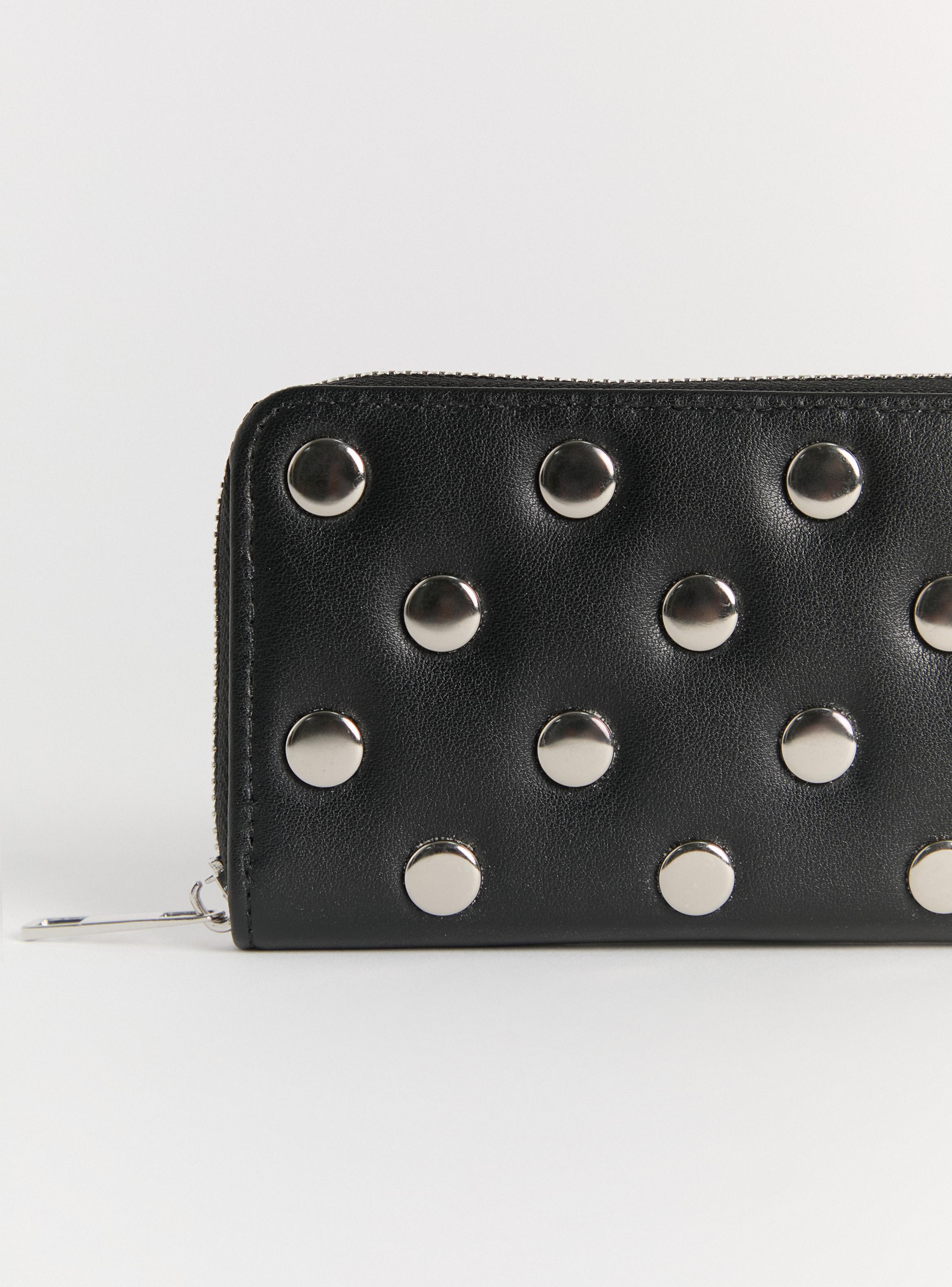 Billetera Suede con Tachas Grandes-3
