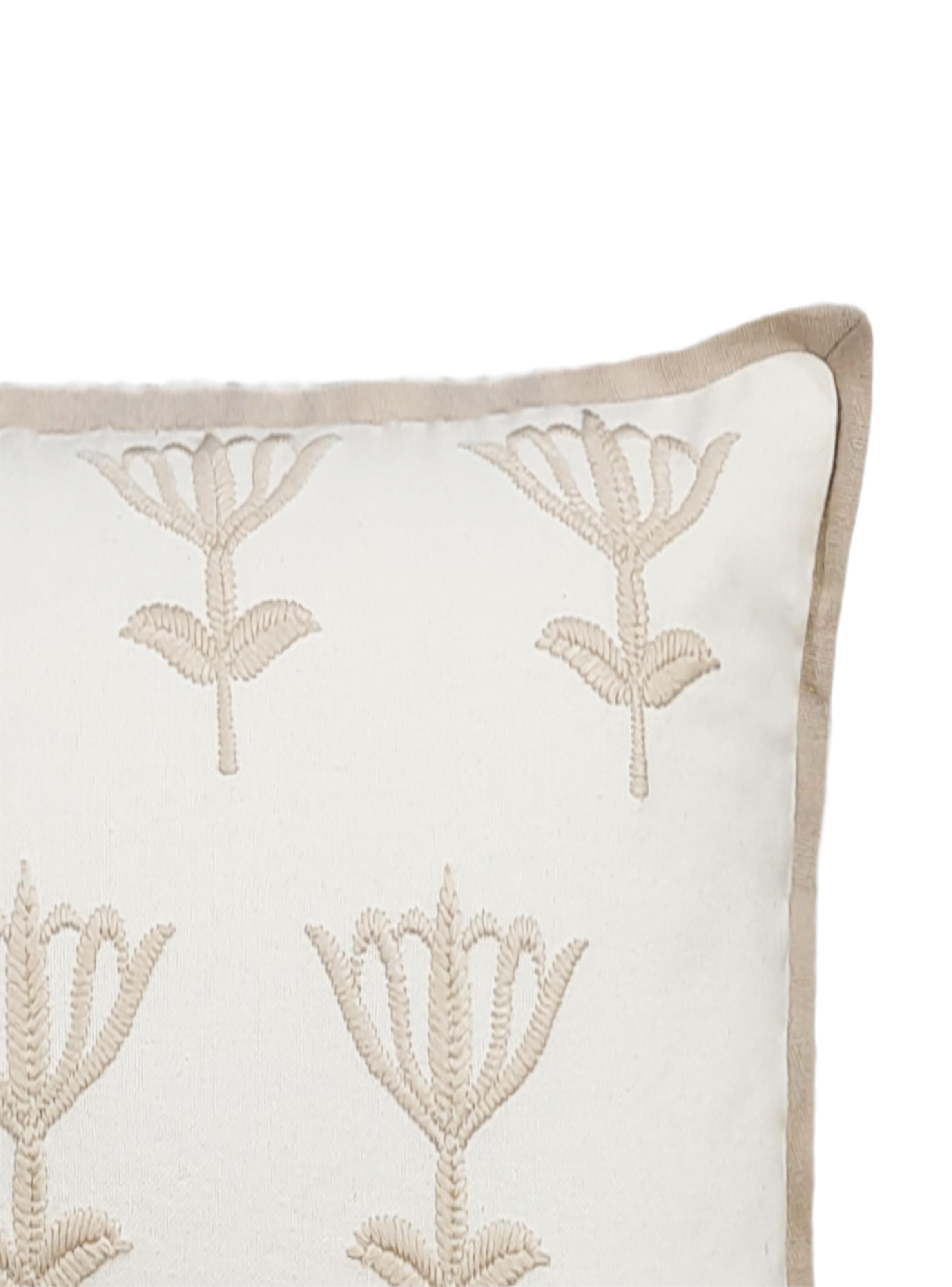 Cojín Bordado Flor 50x50 cm Diseño 2-2