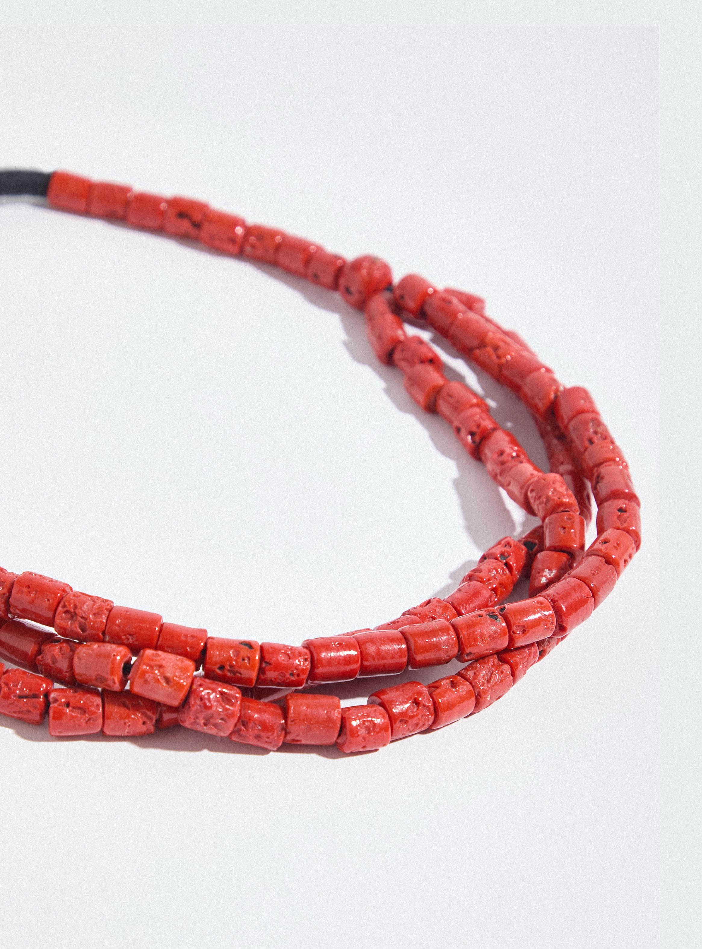 Collar Triple Piedras con Tono Coral-3