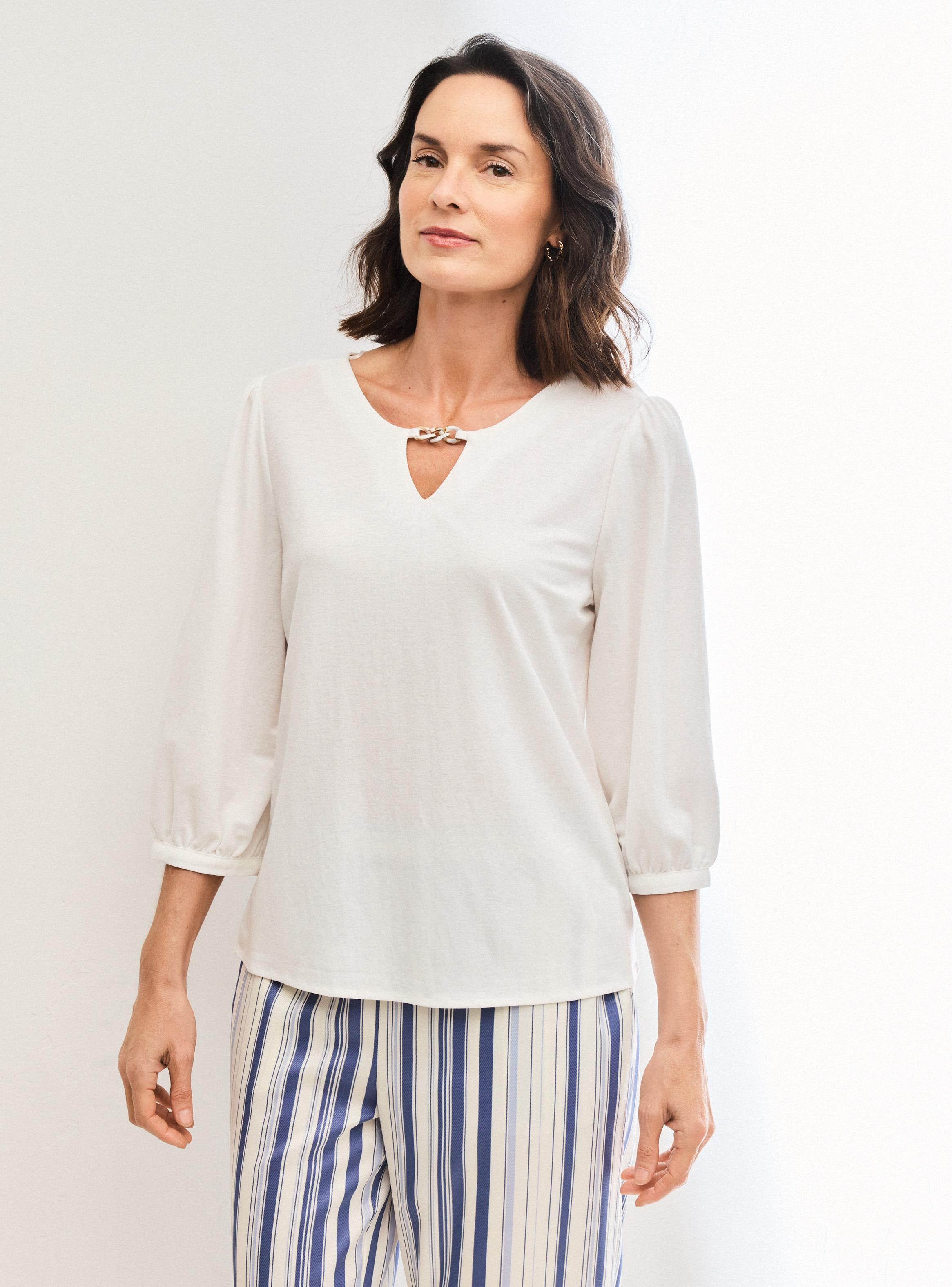 Blusa con Aplicación en Escote-0