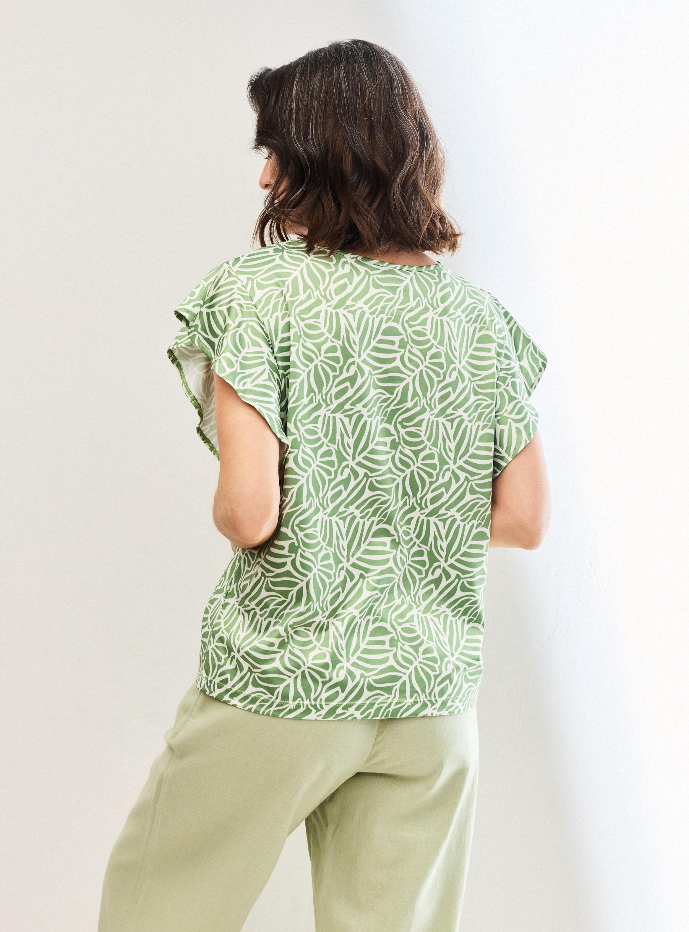 Polera Estampada Detalle en Escote Manga Fluida-1