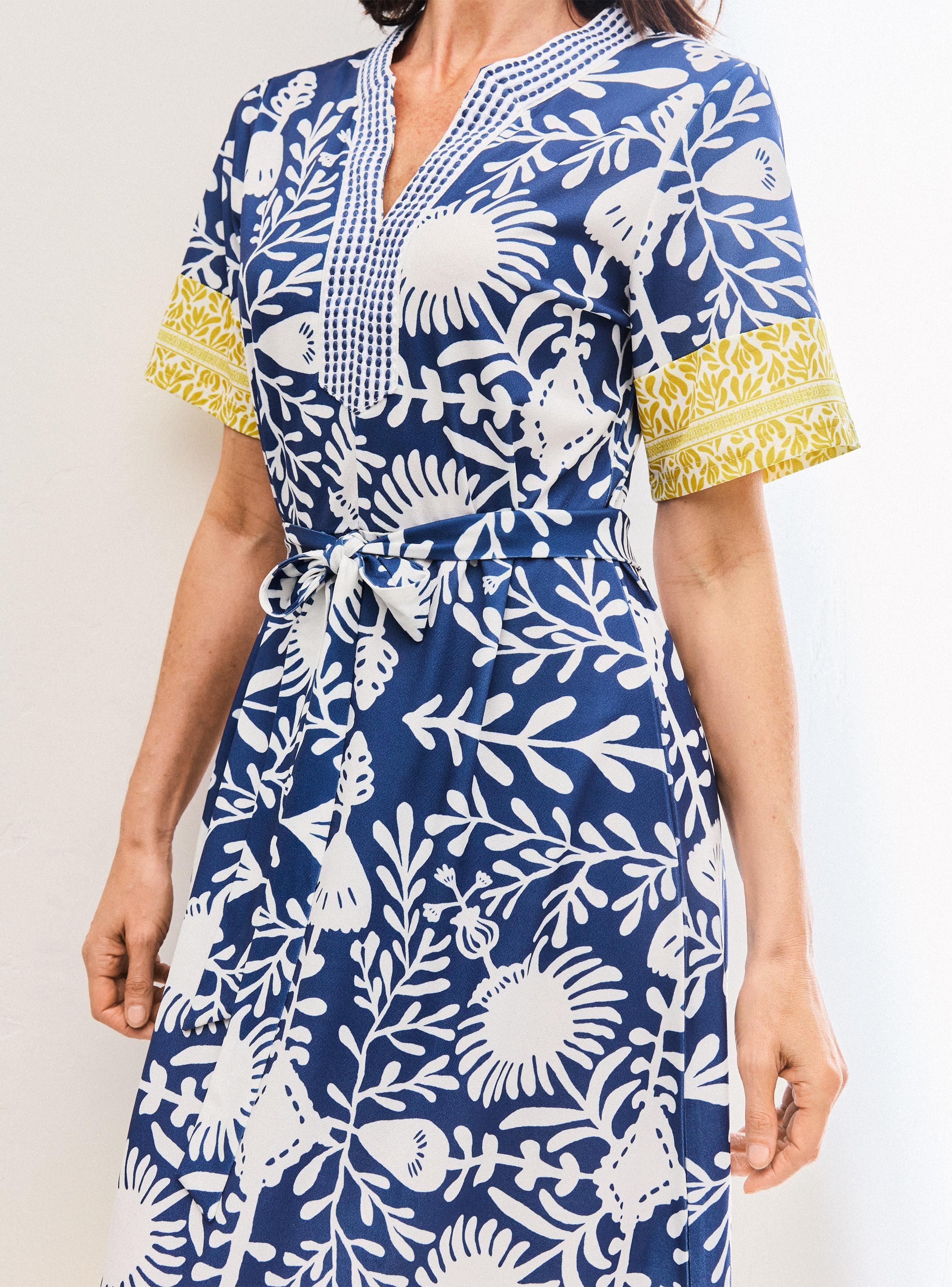 Vestido Wrap Estampado y Bordado en Escote-2