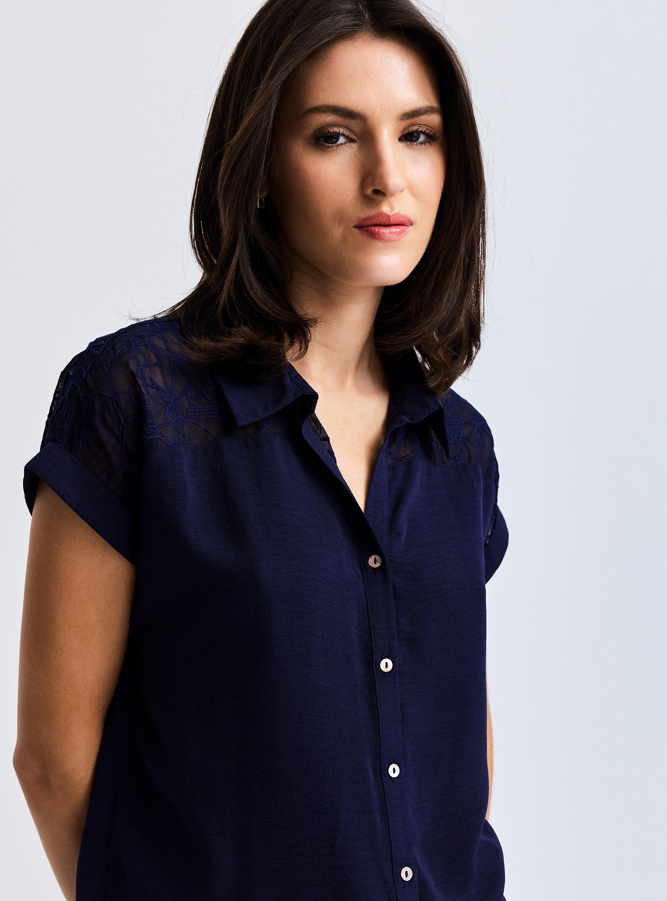 Blusa Camisera con Bordado en Hombros-2