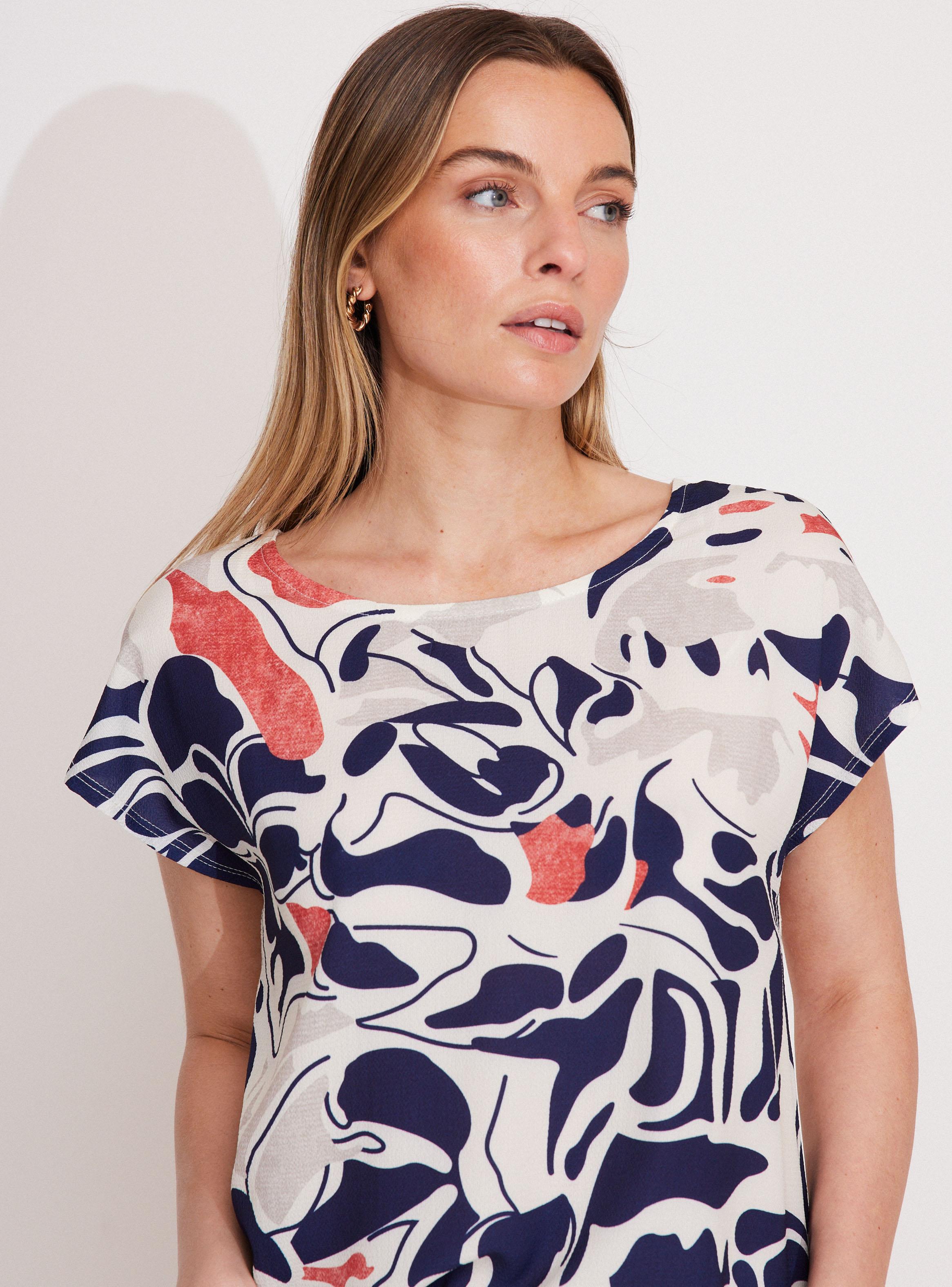 Polera con Tela Rígida Estampada en Delantero-2