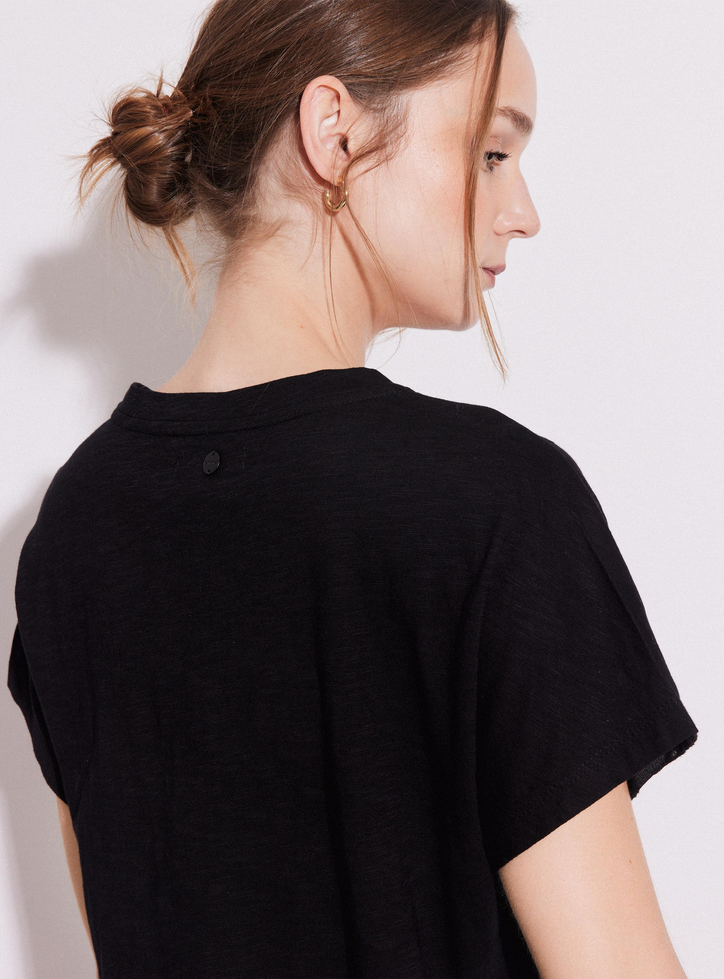 Polera Bordado de Flor-2
