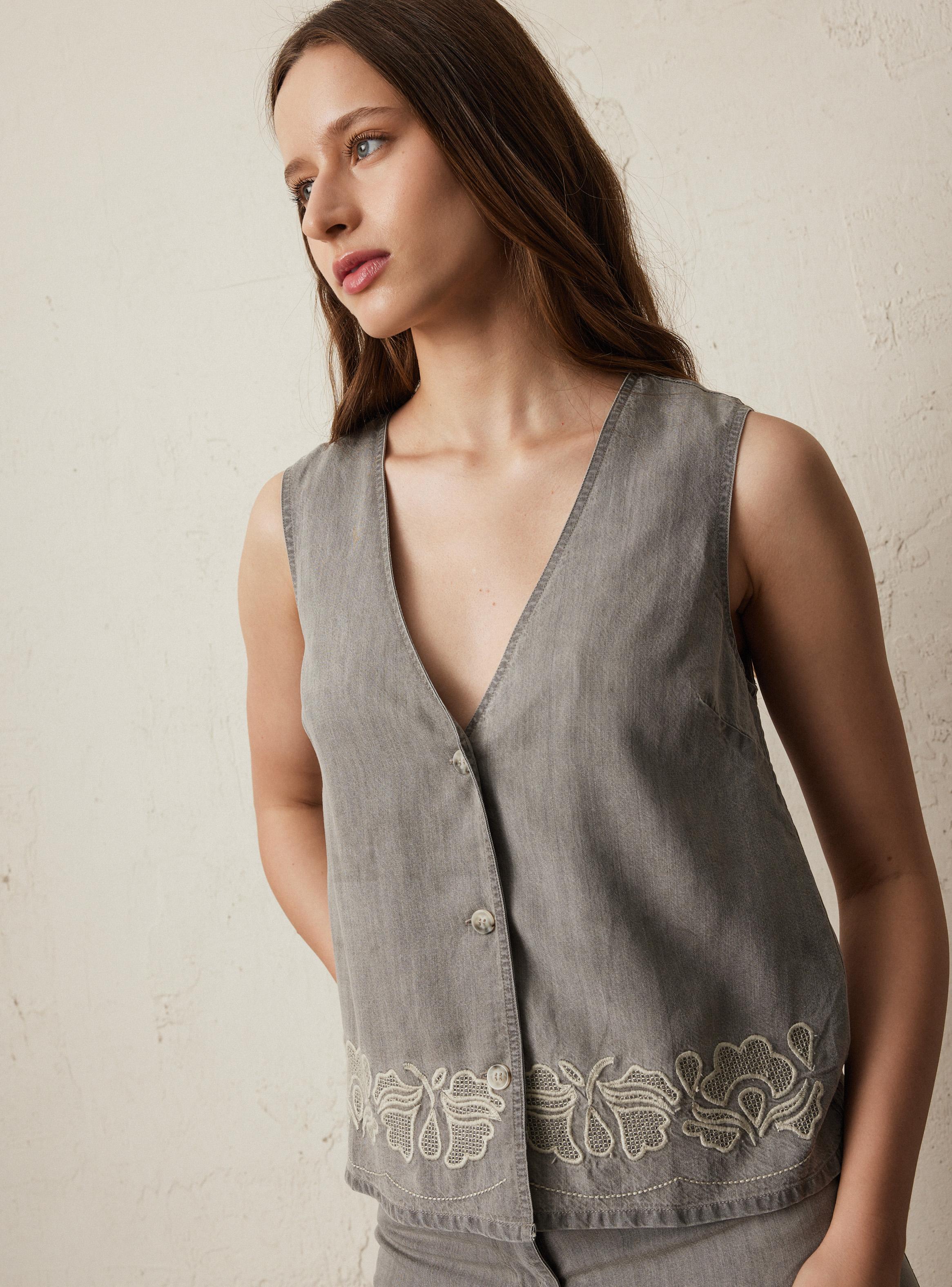 Blusa Vest de Mezclilla Bordado-2