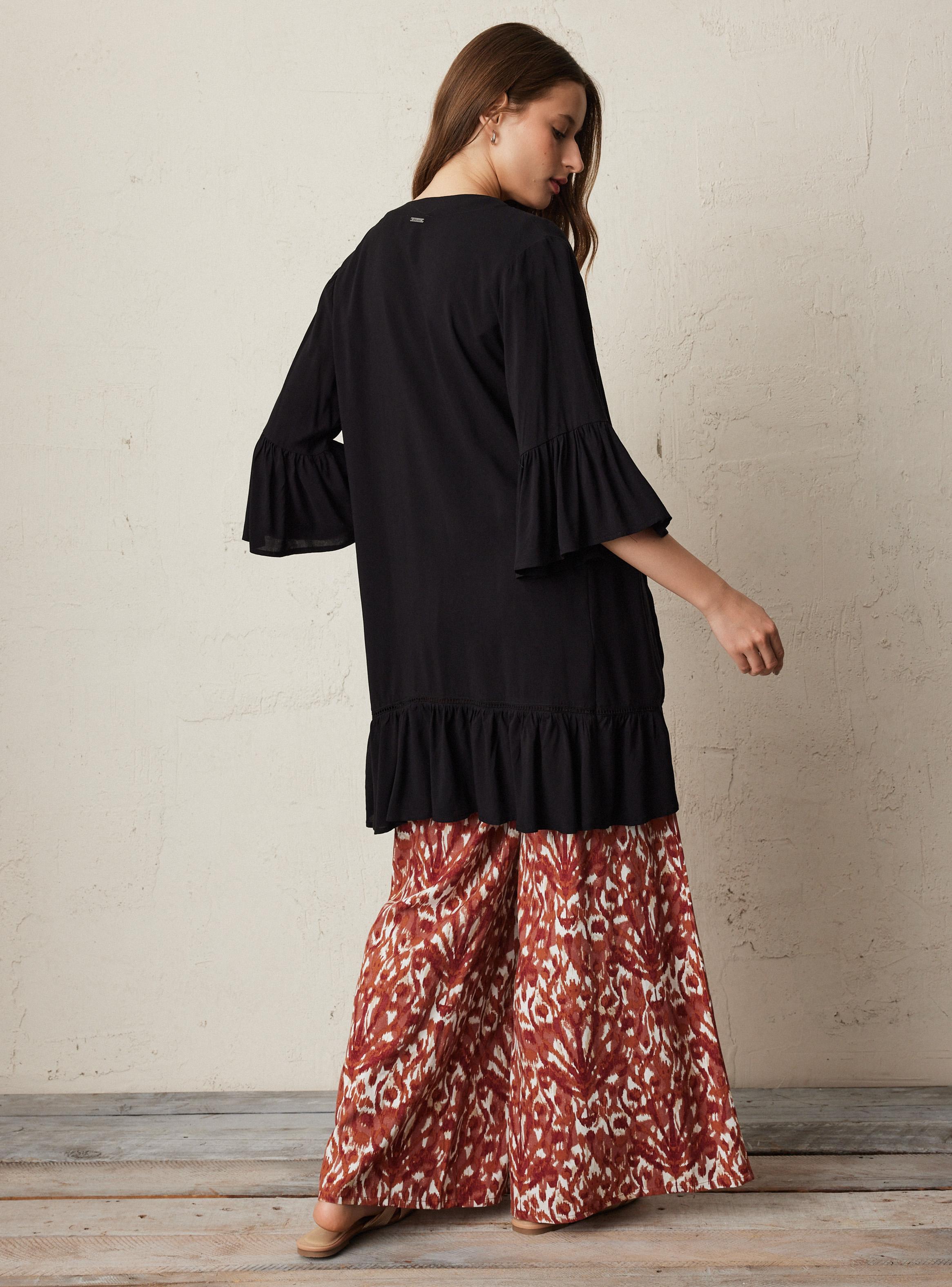 Blusa Tipo Kimono con Vuelo en Ruedo-5