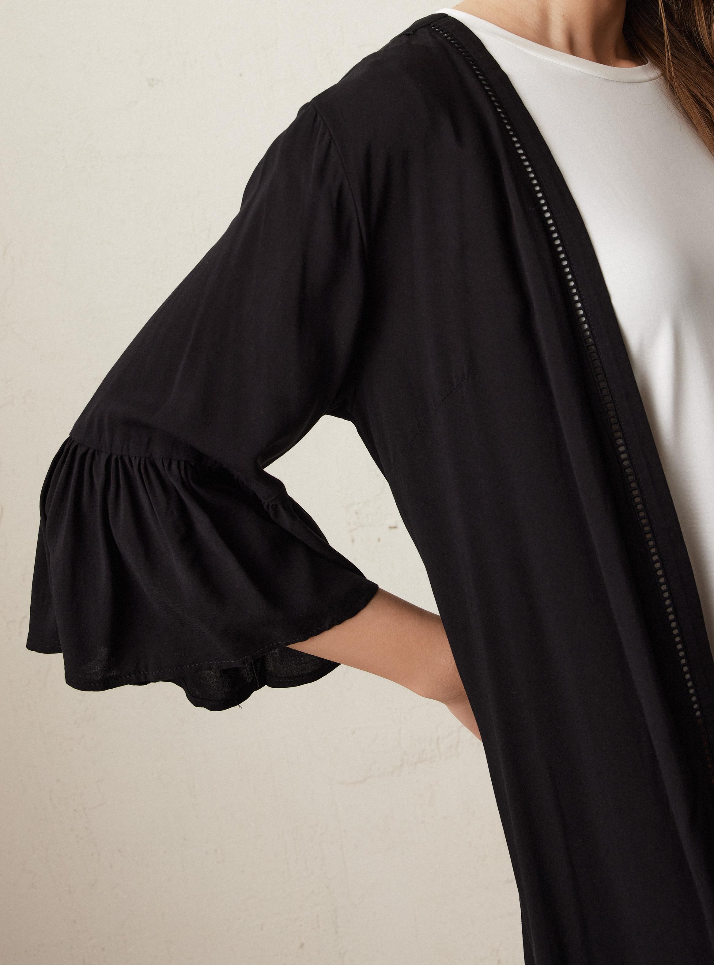 Blusa Tipo Kimono con Vuelo en Ruedo-2