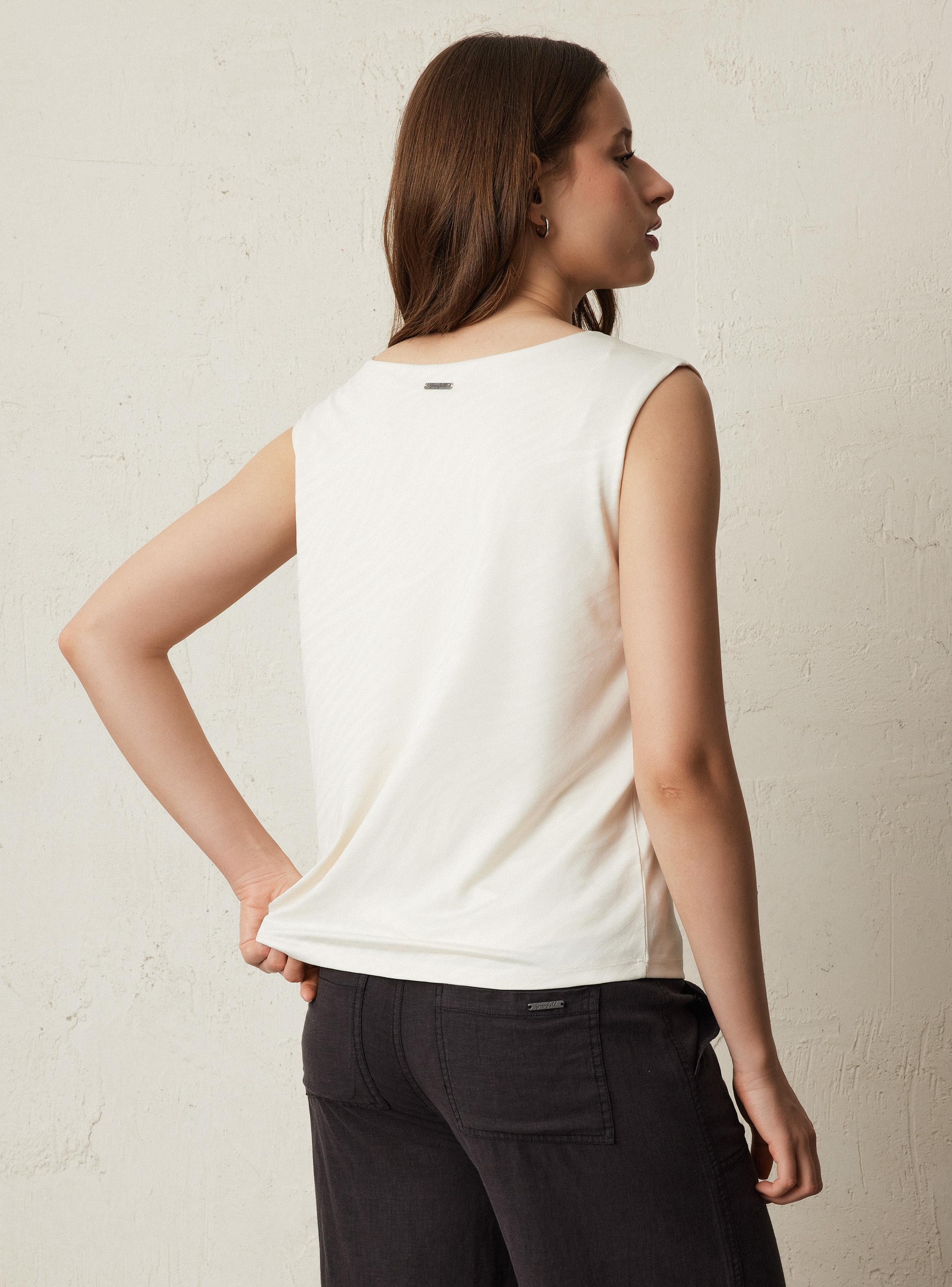 Polera de Tela Texturizada y Forro-1