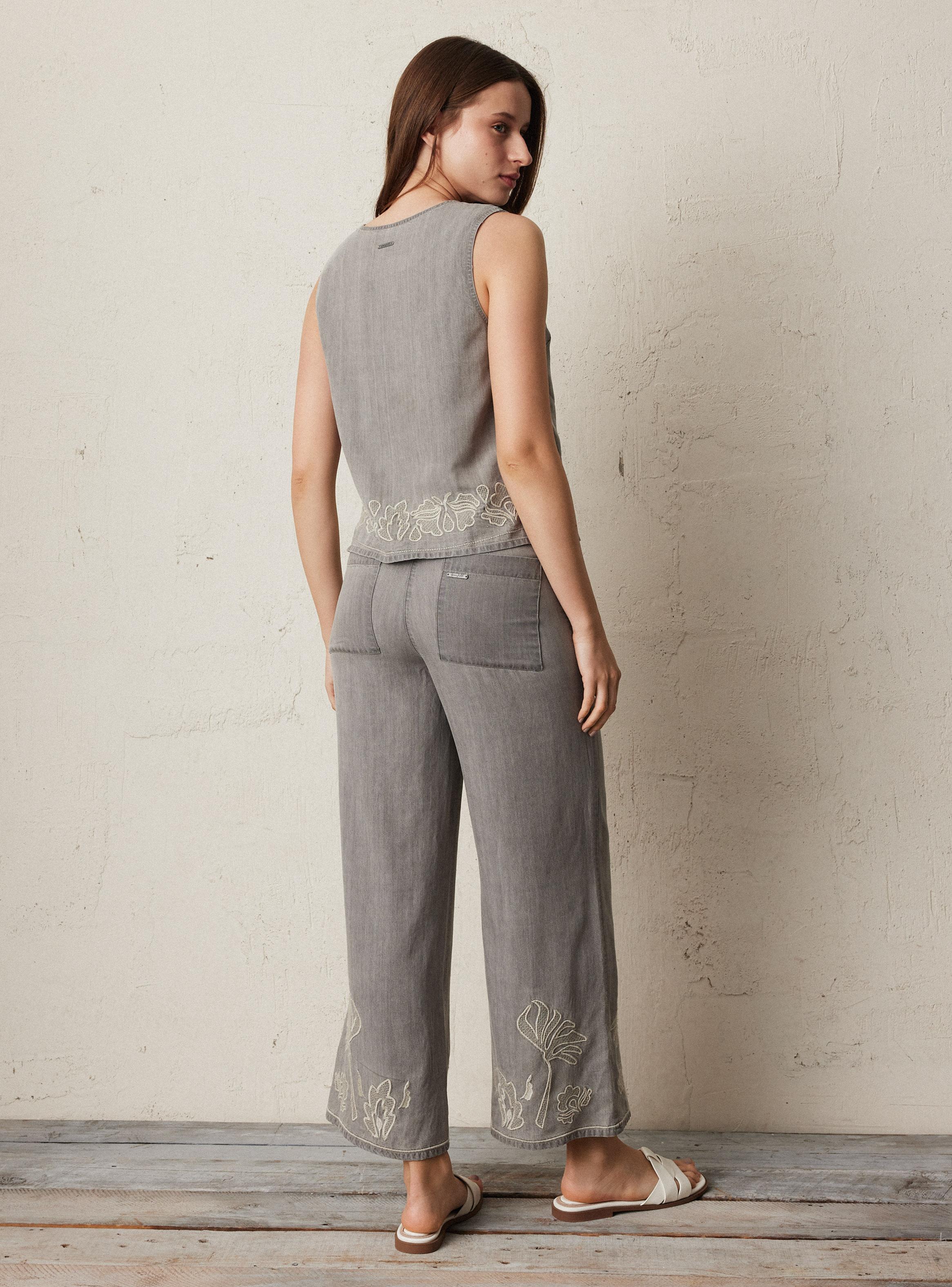 Pantalón de Denim Fluido con Bordado-5