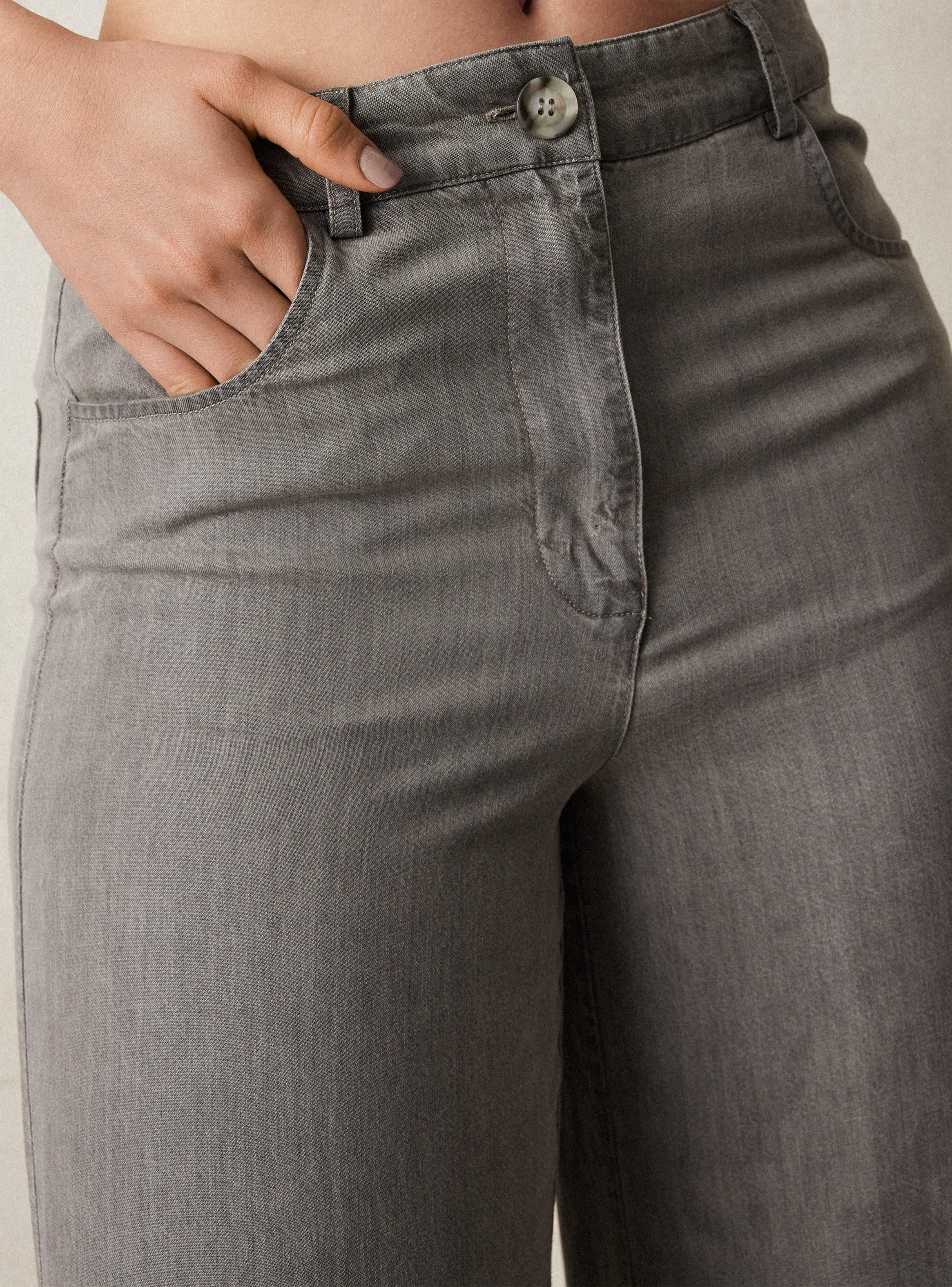 Pantalón de Denim Fluido con Bordado-2