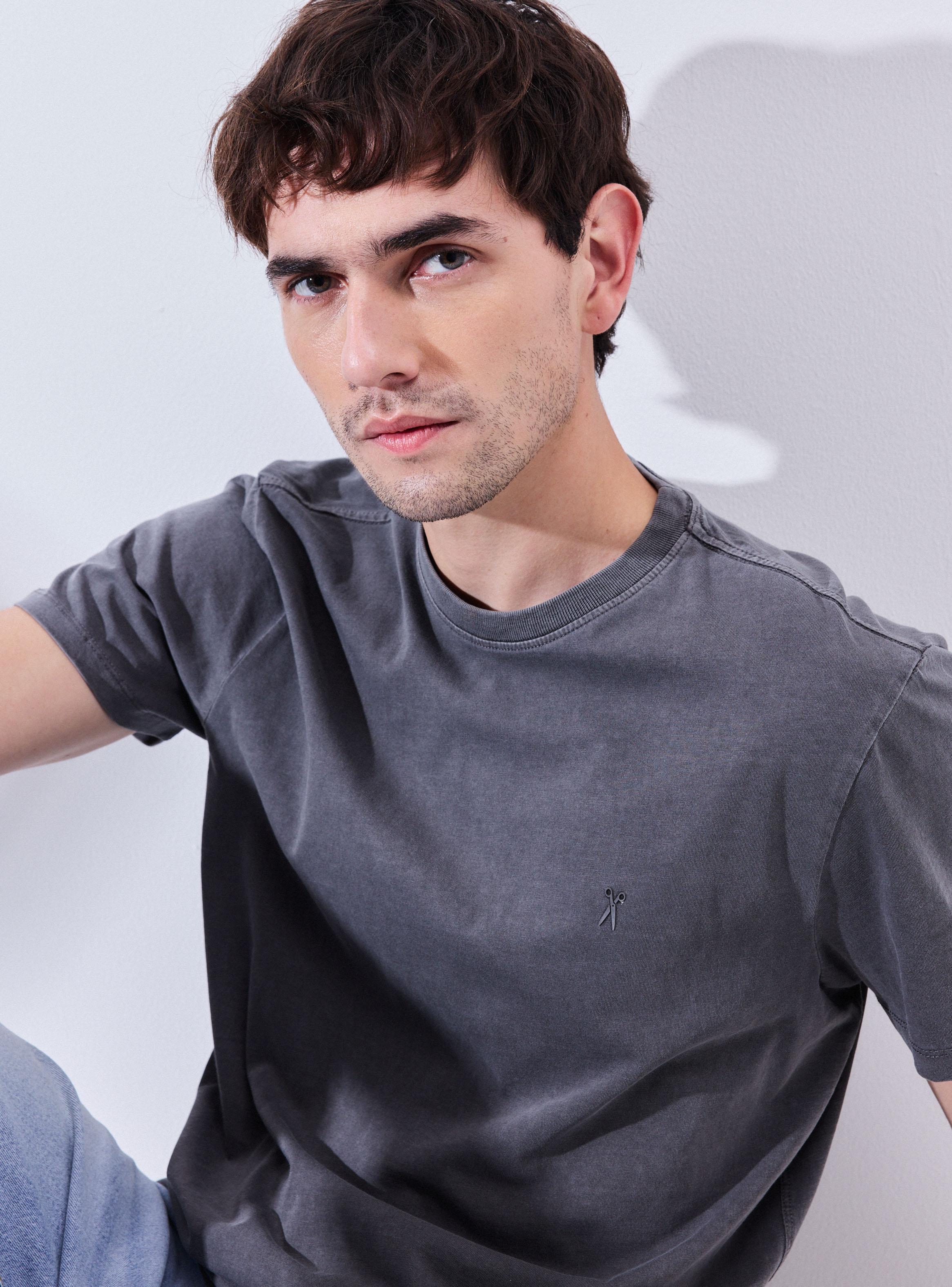 Polera Básica Lavada Regular Fit-2