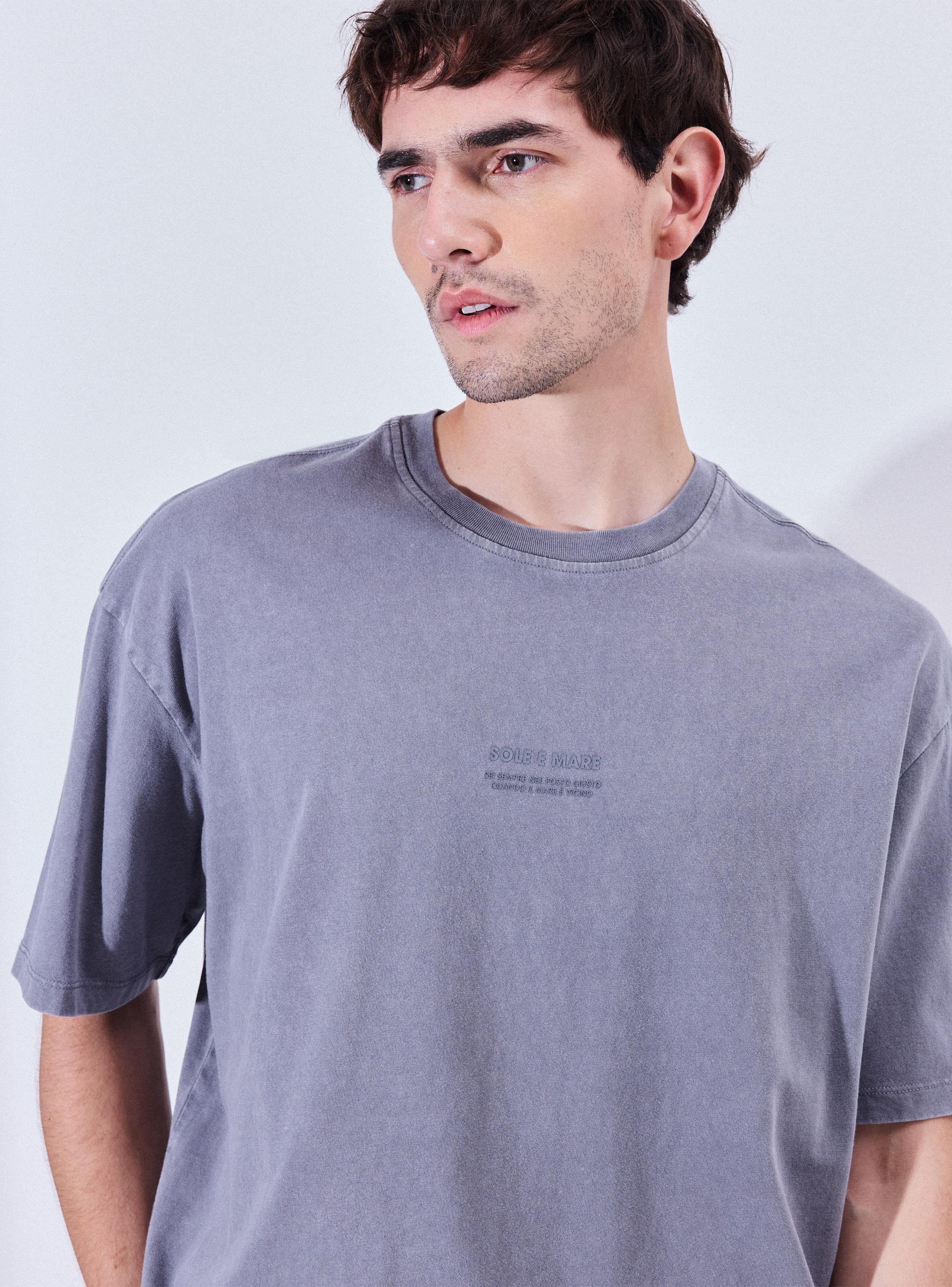 Polera Estampado Texto Pecho Overzice Lavada Oversize-2