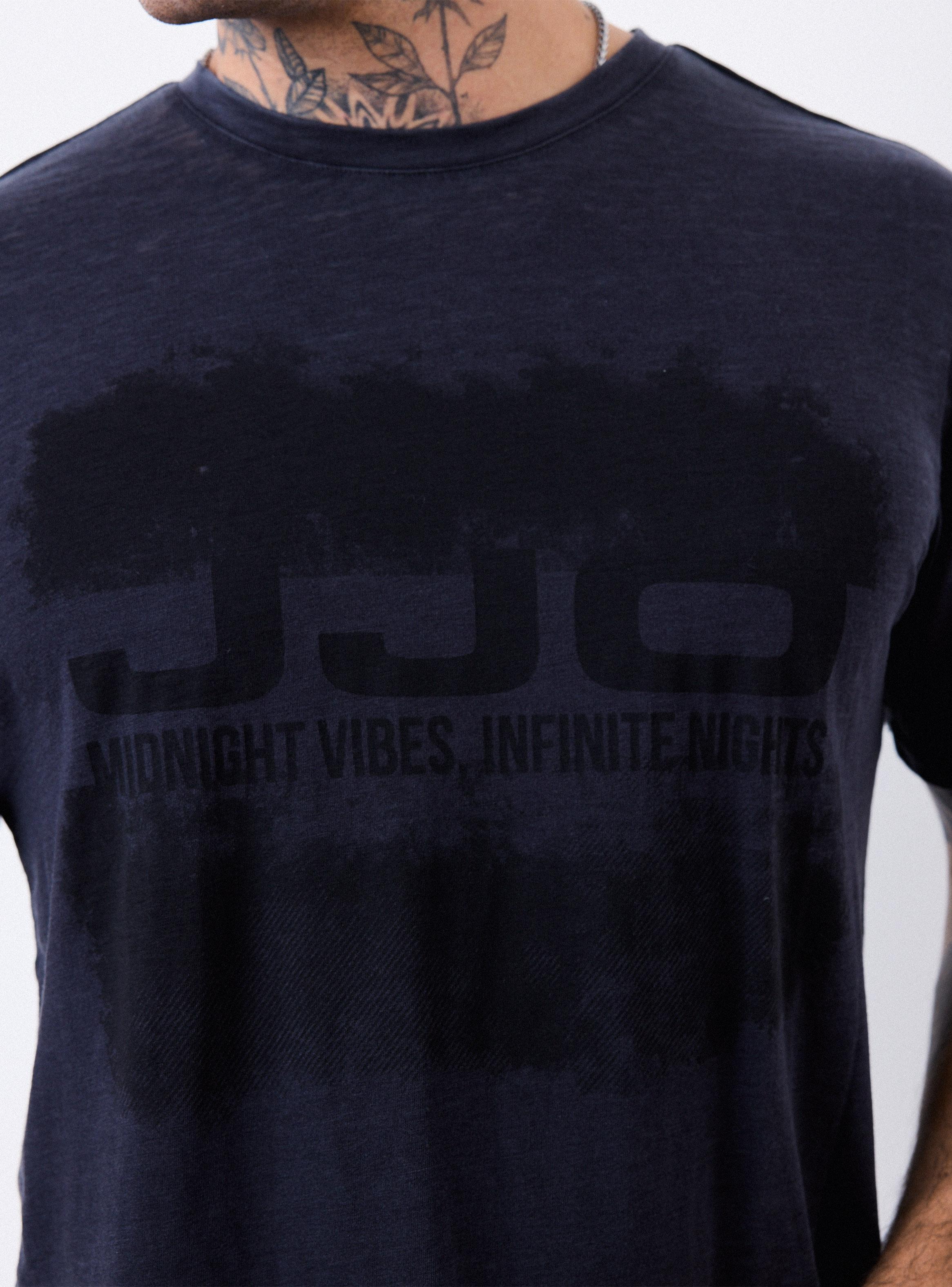 Polera con Lavado Burn Out Estampada-3